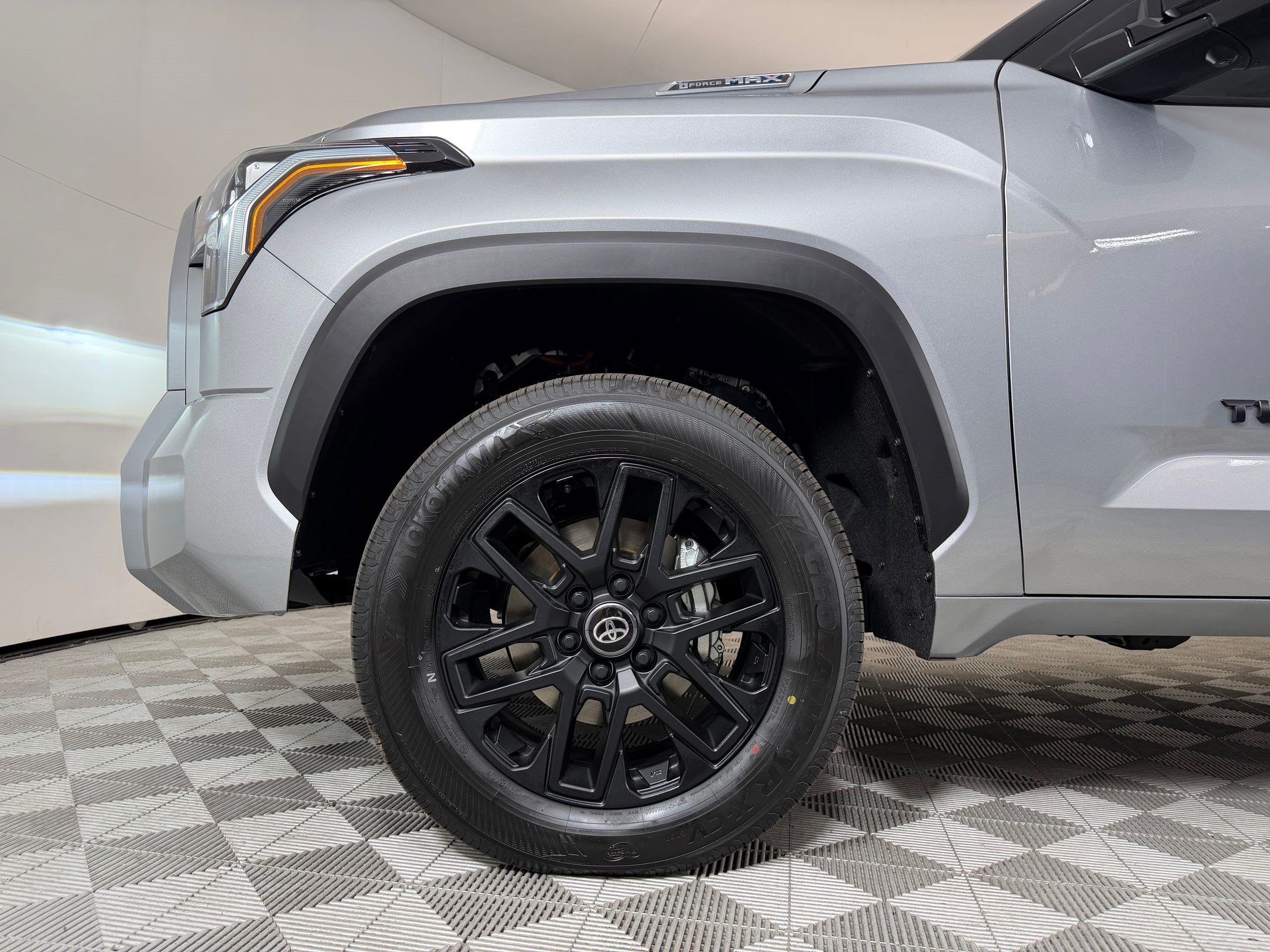 2026 Toyota Tundra Limited - Photo 12