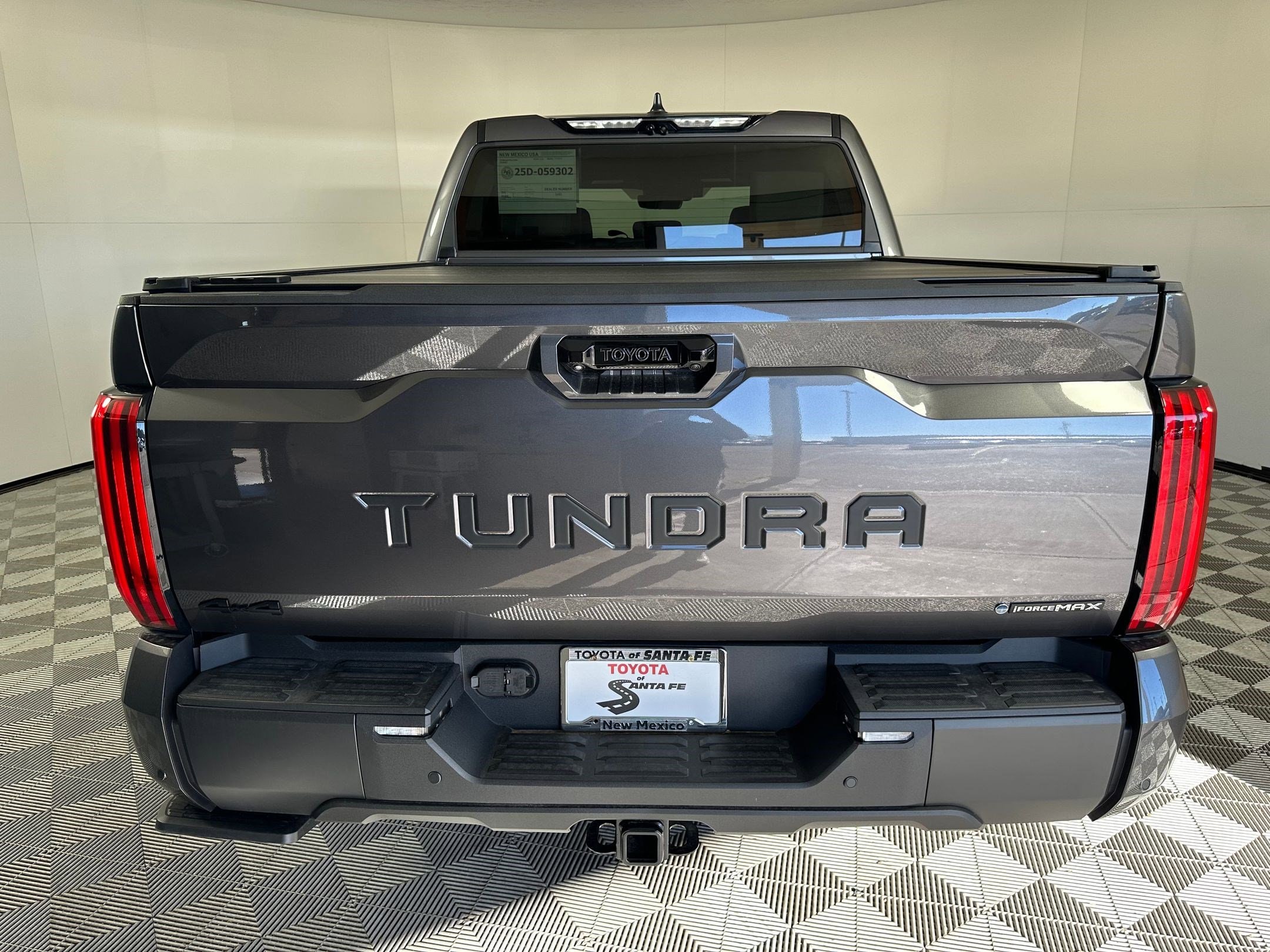 2025 Toyota Tundra Limited - Photo 9