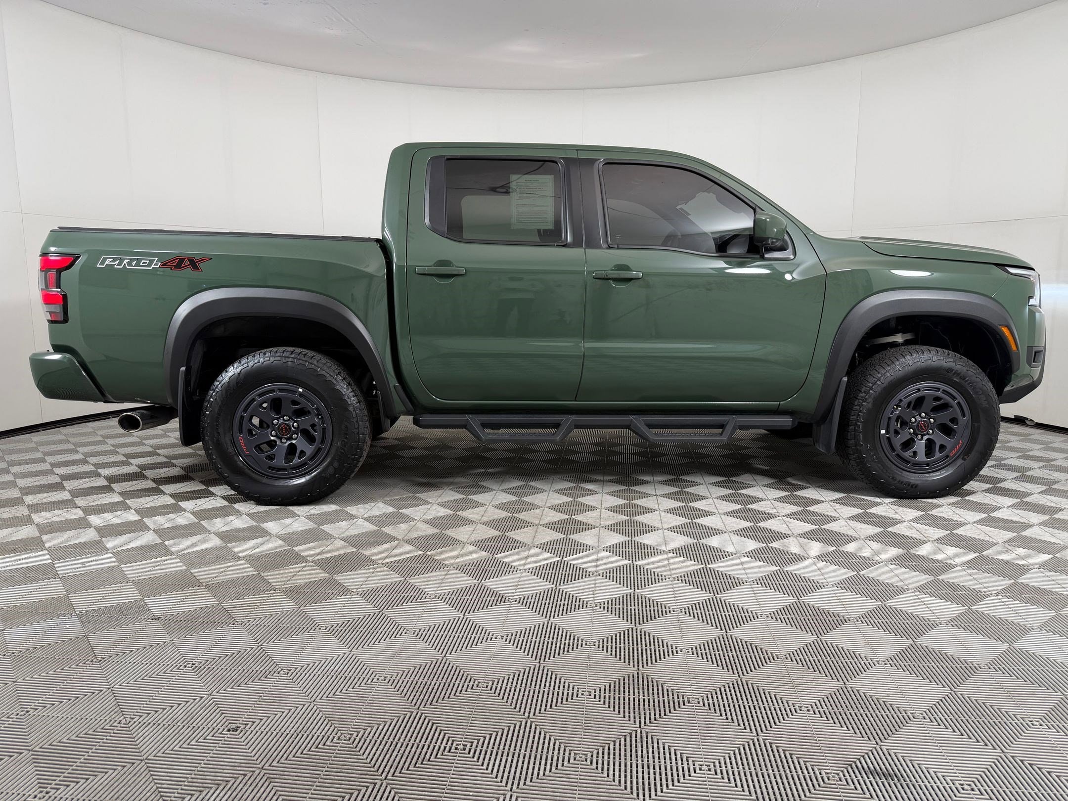Frontier PRO-4X Crew Cab 4x4 PRO-4X