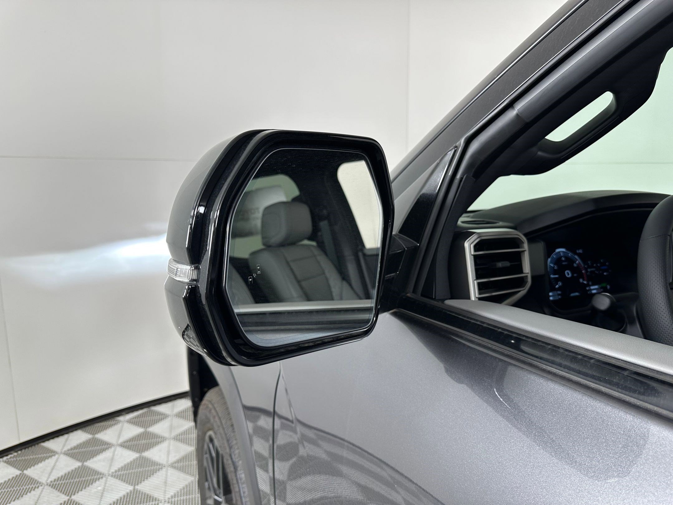 2025 Toyota Tundra Limited - Photo 22