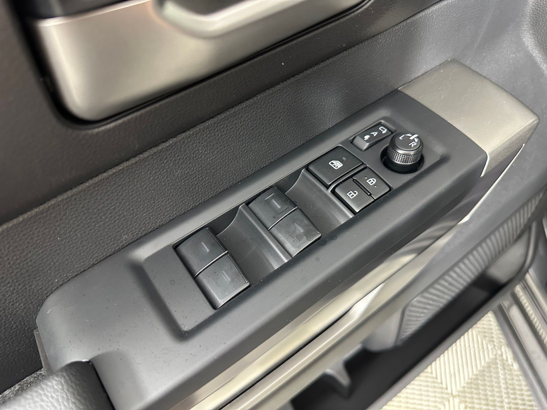2026 Toyota Tundra SR5 - Photo 11