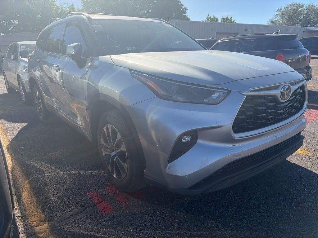 Used 2022 Toyota Highlander XLE AWD XLE AWD