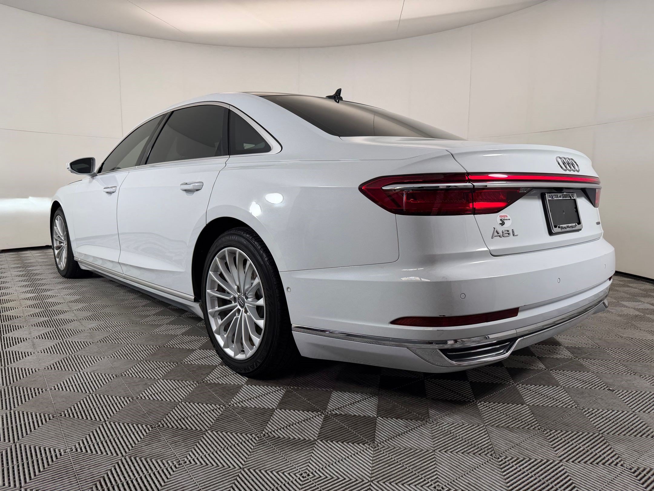 A8 L A8 L 60 TFSI Quattro Tiptronic (60 TFSI Quattro) Sedan