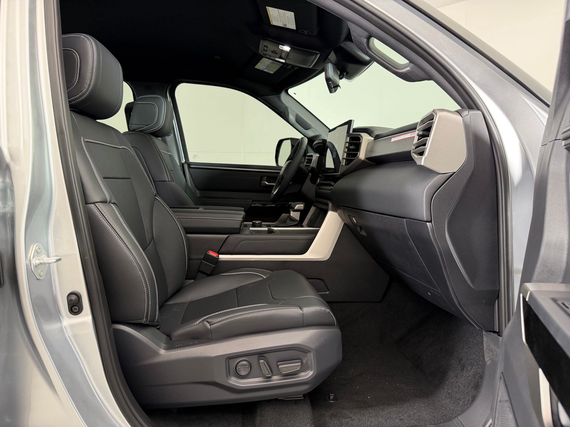 2026 Toyota Tundra Limited - Photo 21