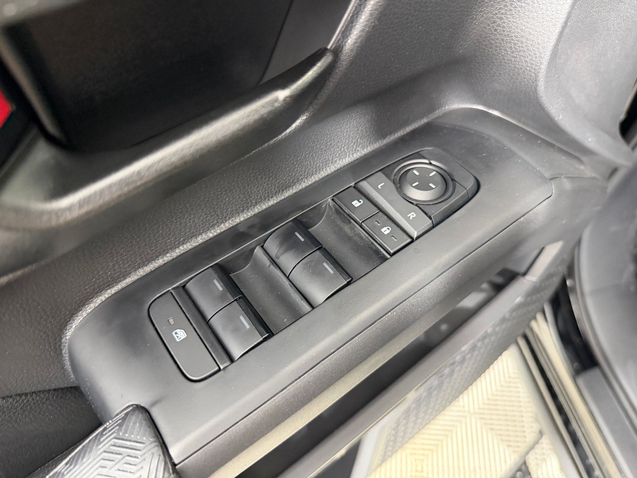 2026 Toyota Tacoma SR5 - Photo 11