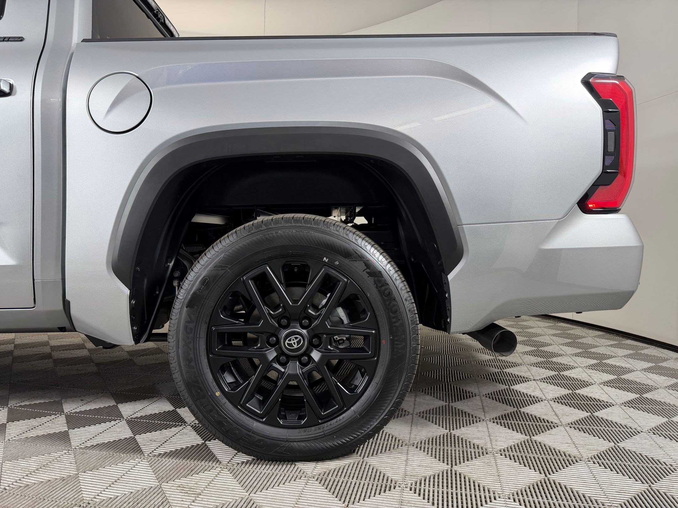 2026 Toyota Tundra Limited - Photo 27