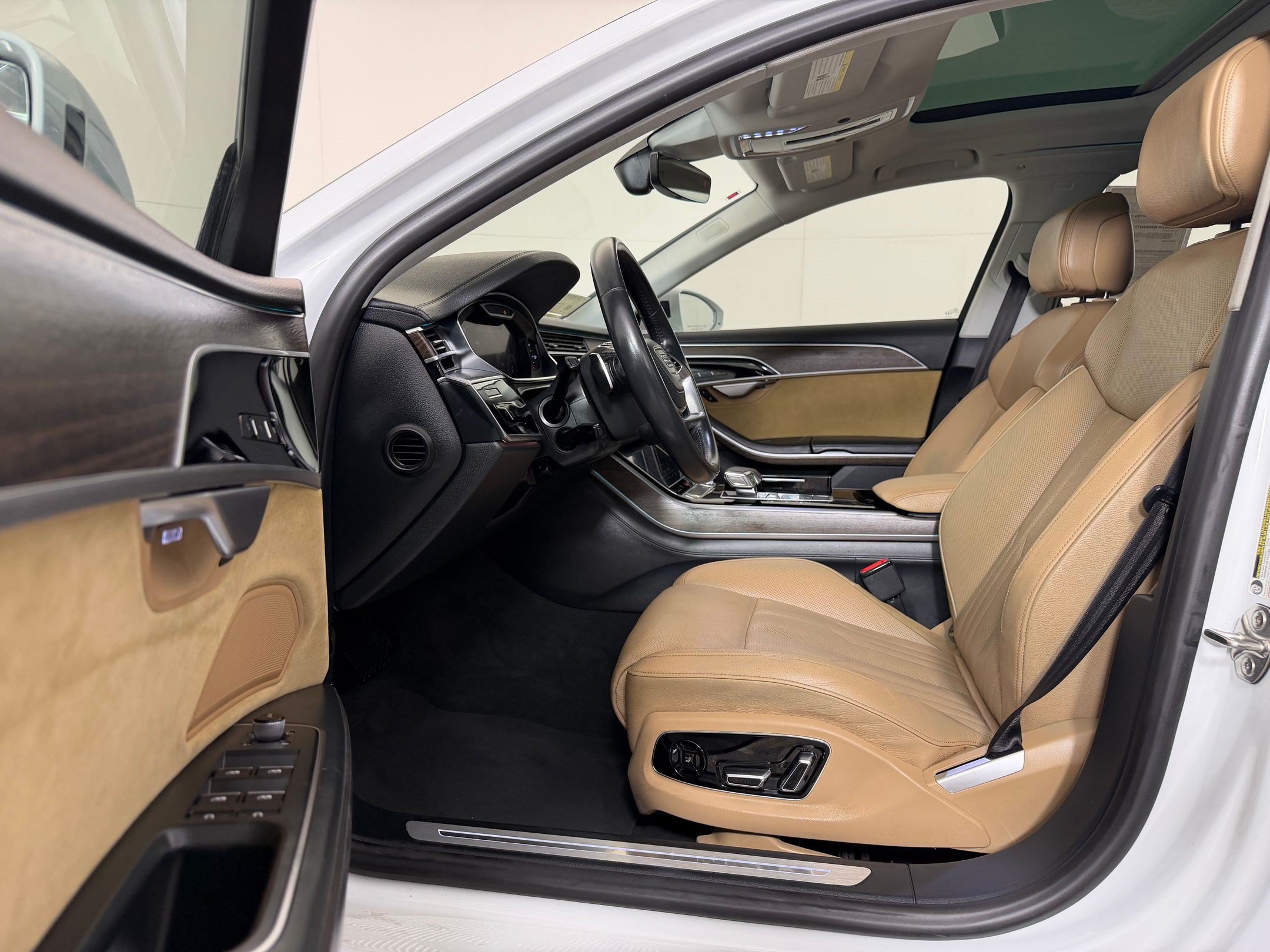 A8 L A8 L 60 TFSI Quattro Tiptronic (60 TFSI Quattro) Sedan