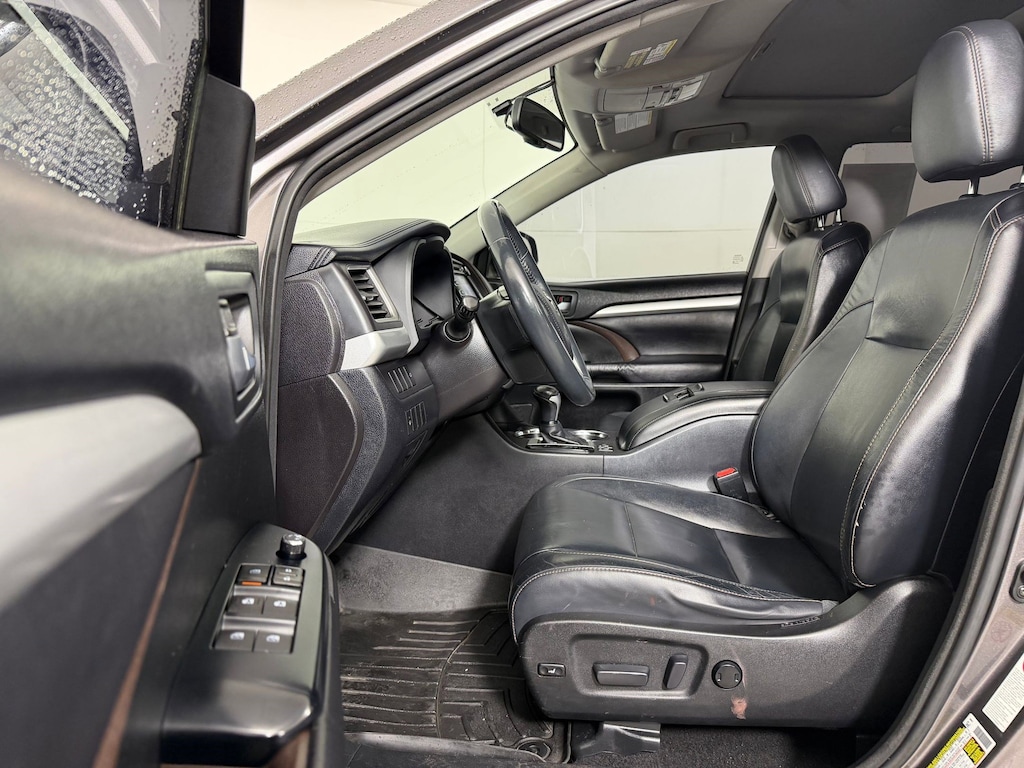 Used 2015 Toyota Highlander FWD 4dr V6 XLE FWD V6 XLE