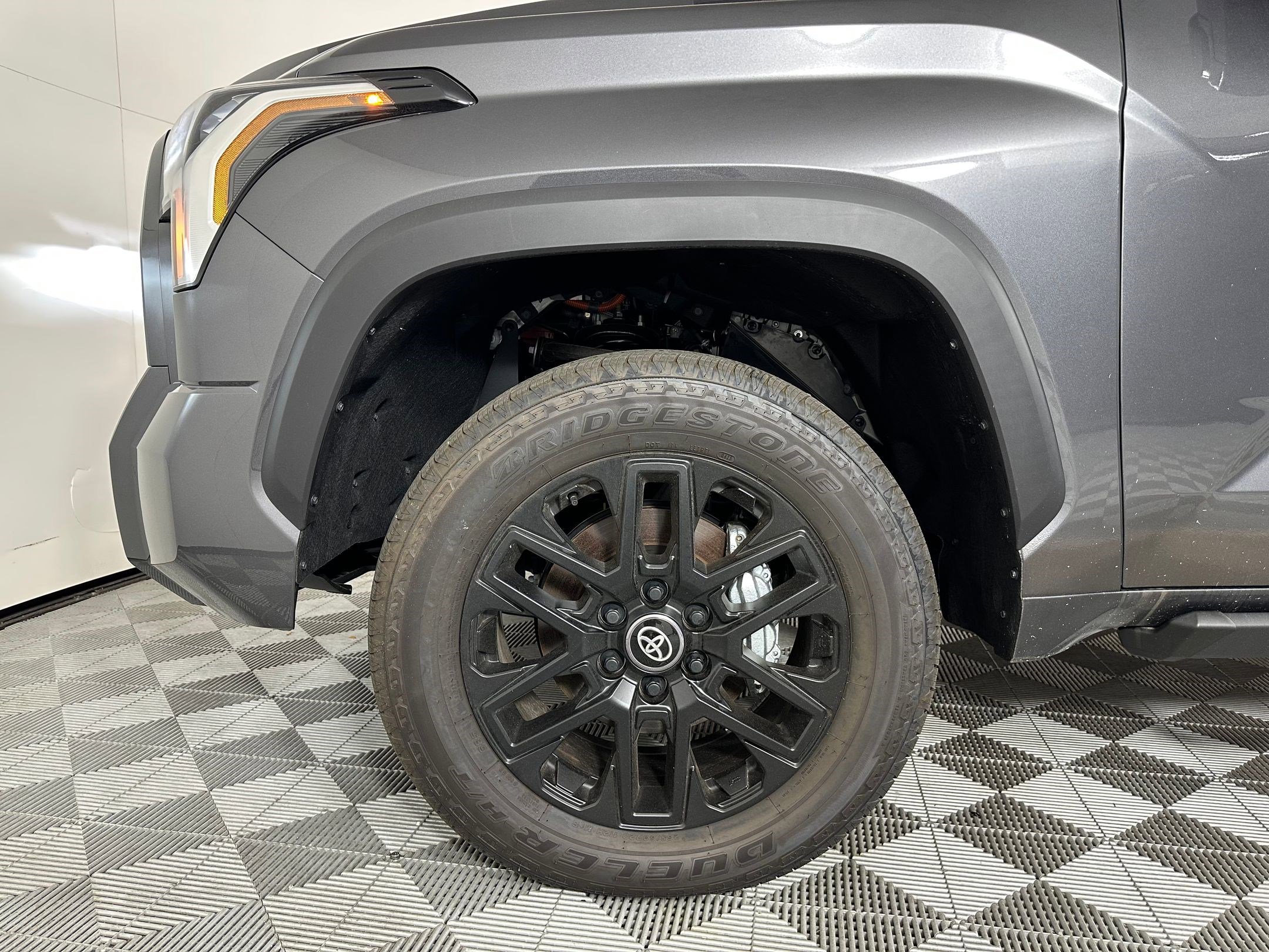2025 Toyota Tundra Limited - Photo 10