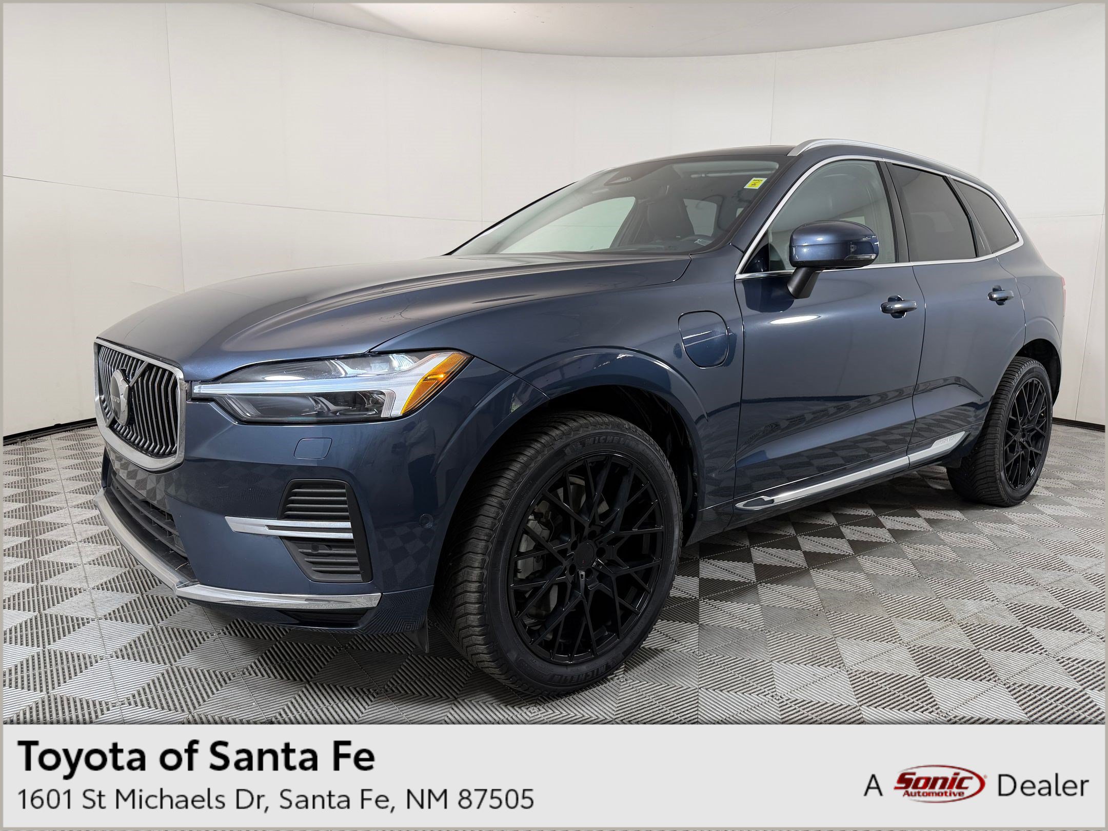 2023 Volvo XC60 T8 Ultimate Bright Theme AWD's photo