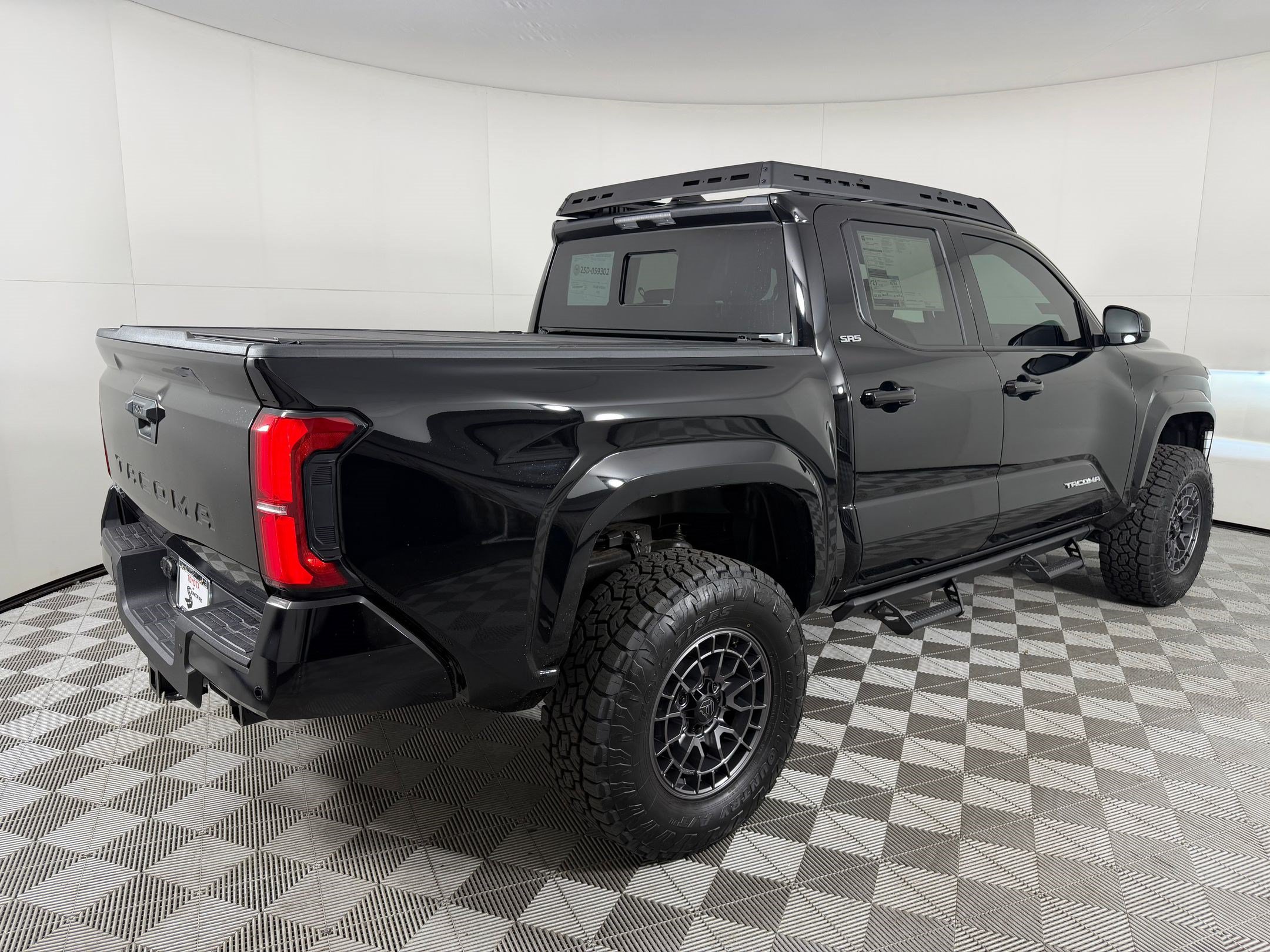 2026 Toyota Tacoma SR5 - Photo 8