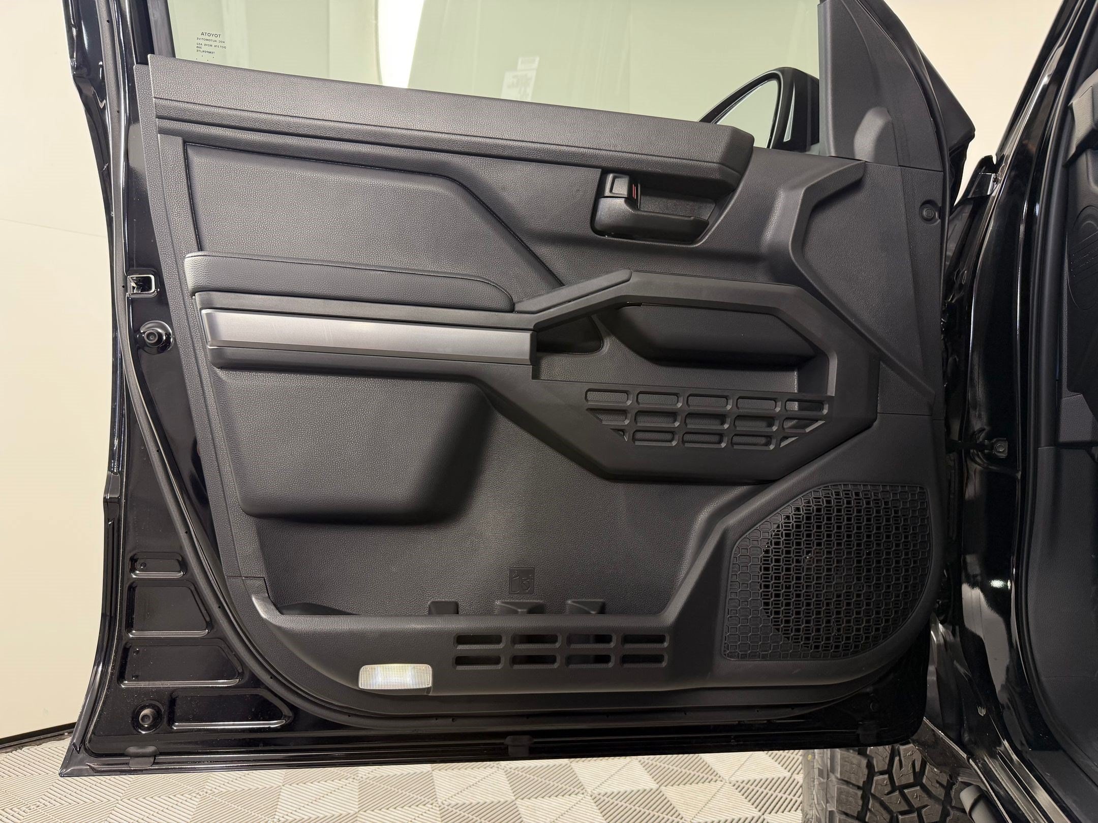 2026 Toyota Tacoma SR5 - Photo 21