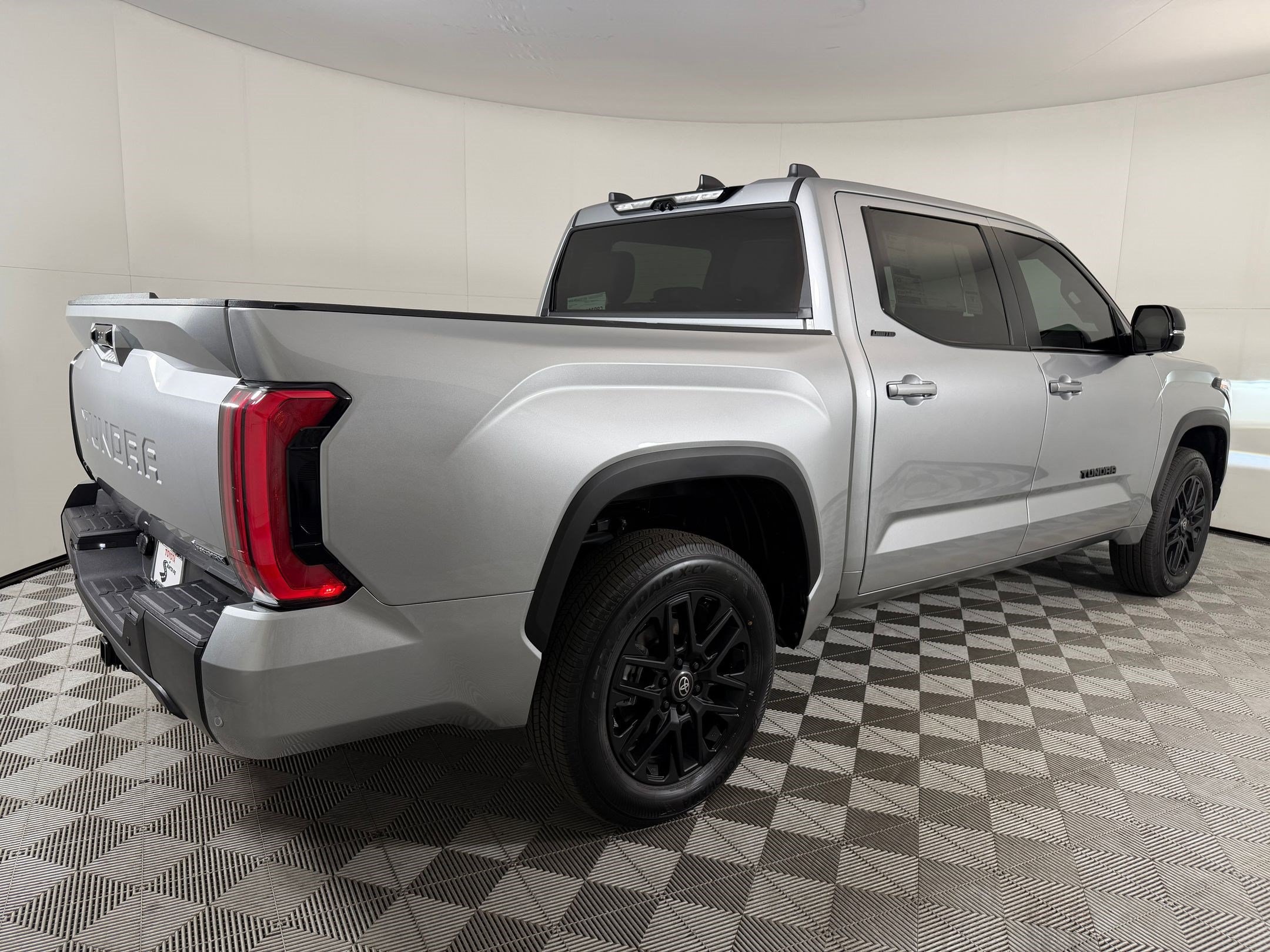 2026 Toyota Tundra Limited - Photo 9
