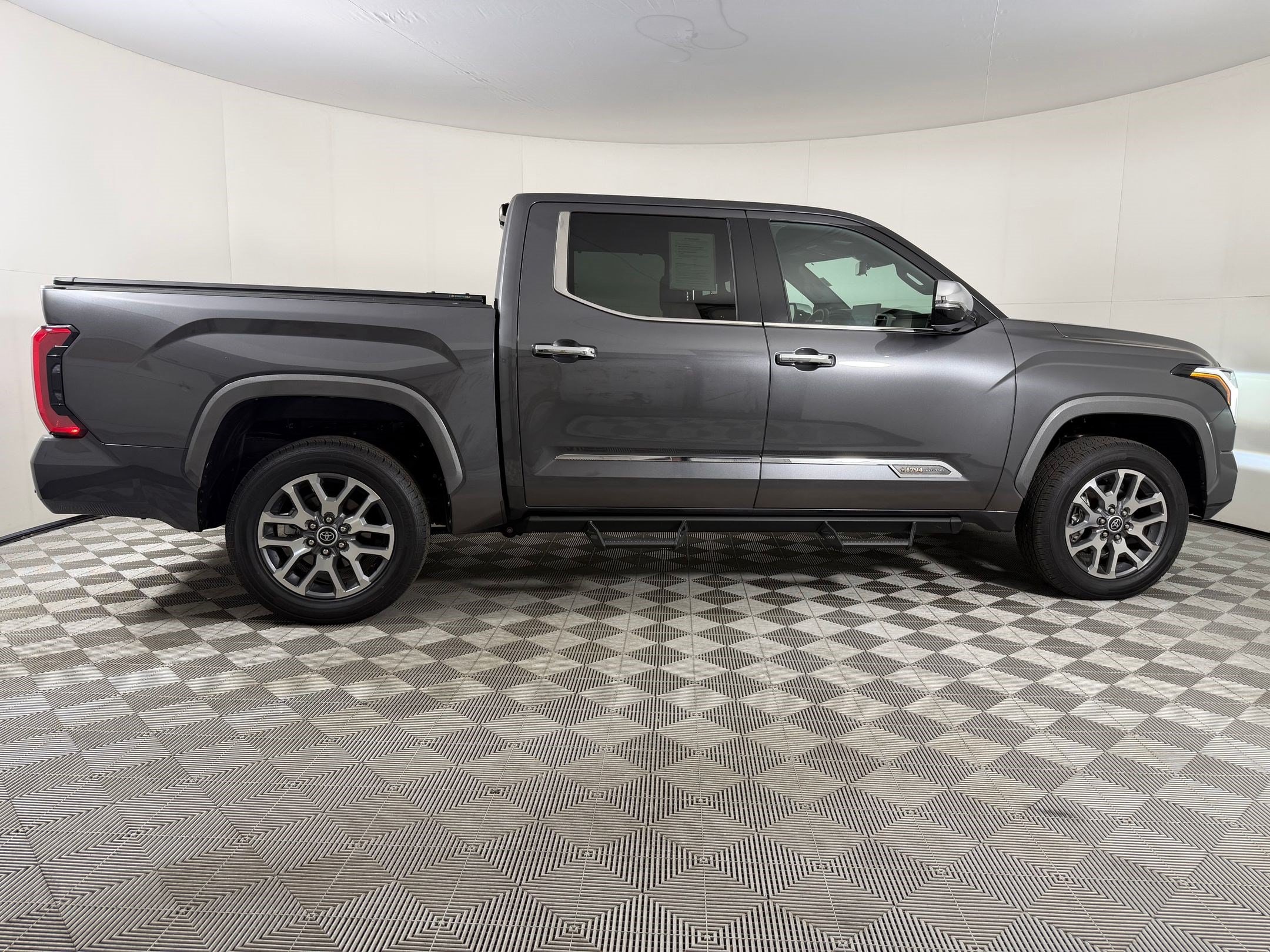 2024 Toyota Tundra 1794 Edition - Photo 8