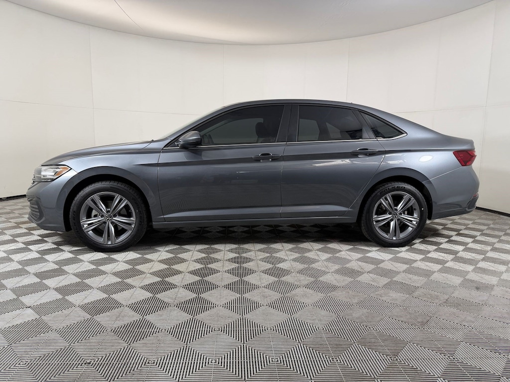 Used 2023 Volkswagen Jetta SE Sedan