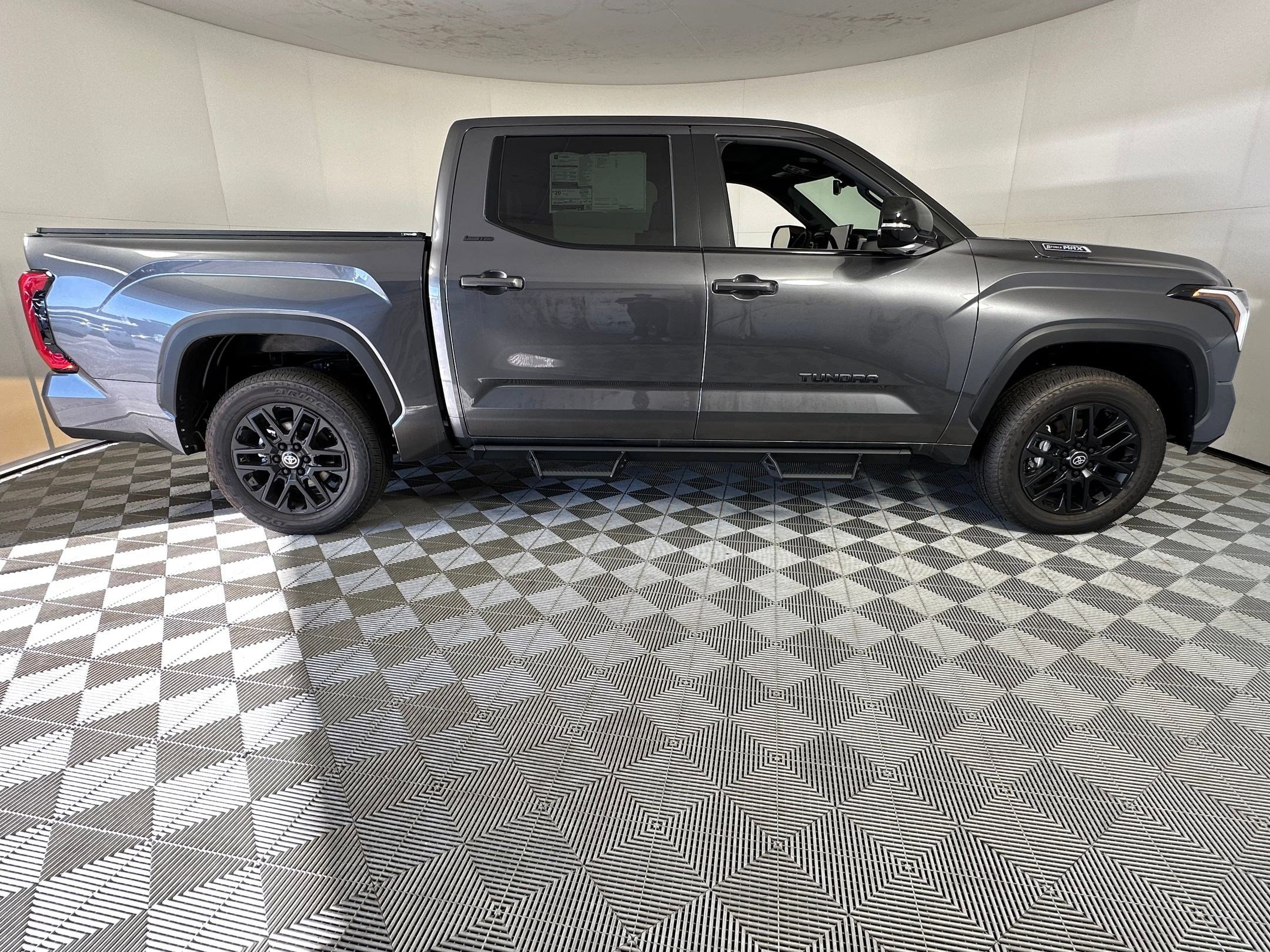 2025 Toyota Tundra Limited - Photo 7