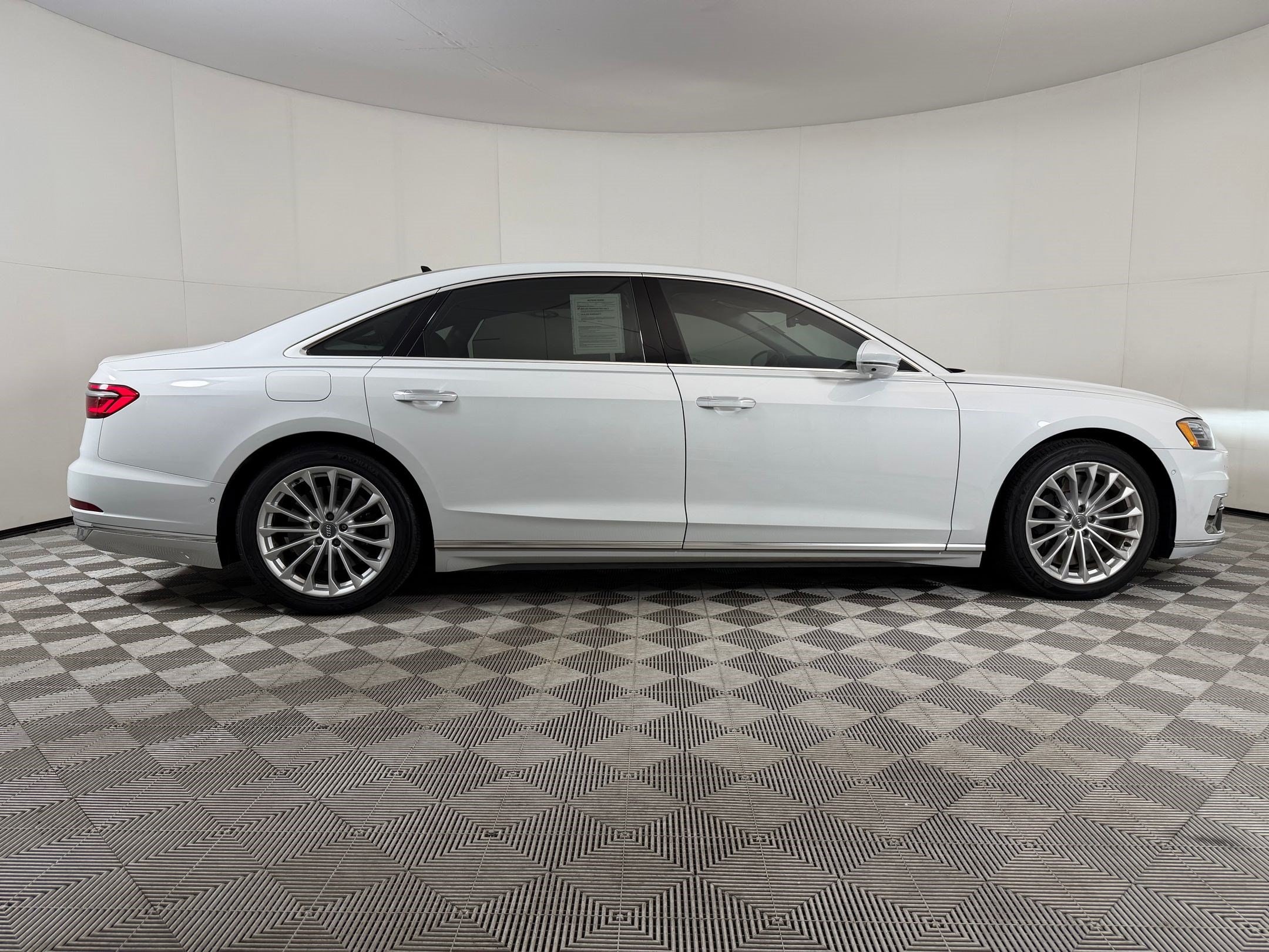 A8 L A8 L 60 TFSI Quattro Tiptronic (60 TFSI Quattro) Sedan