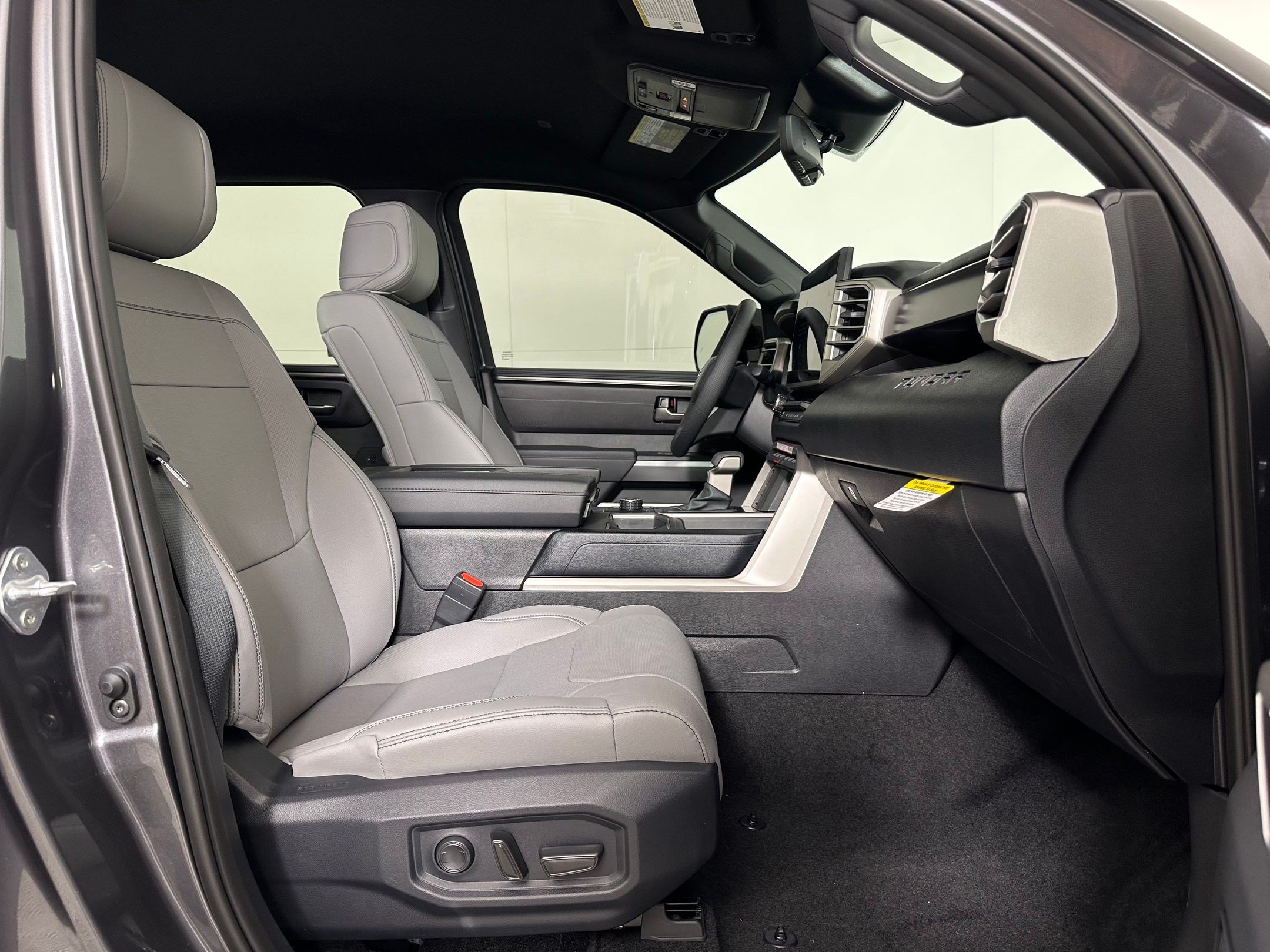 2026 Toyota Tundra SR5 - Photo 27