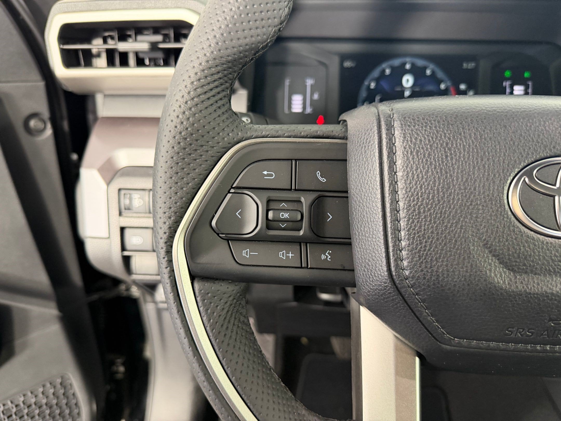2026 Toyota Tacoma SR5 - Photo 15