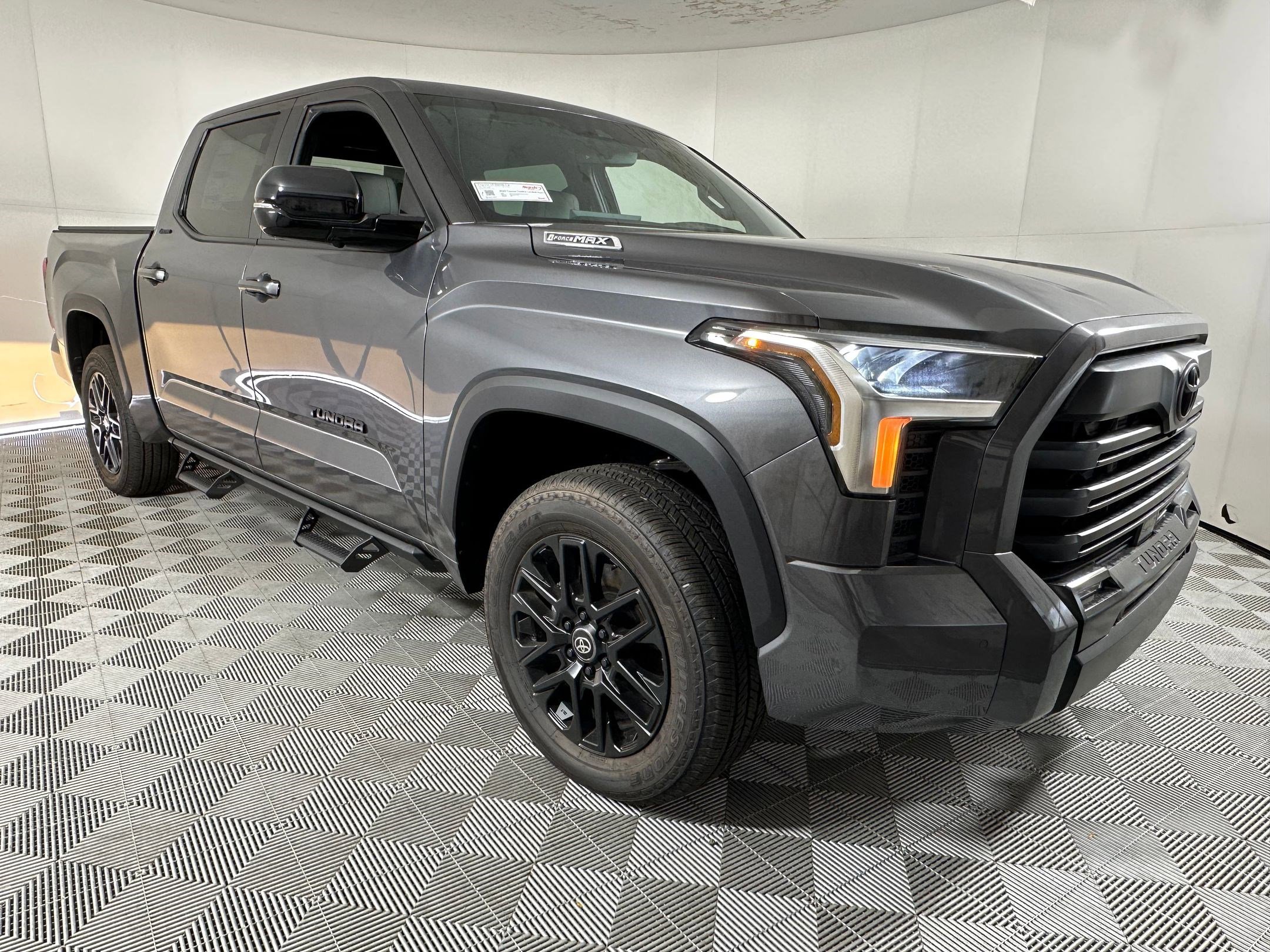 2025 Toyota Tundra Limited - Photo 6