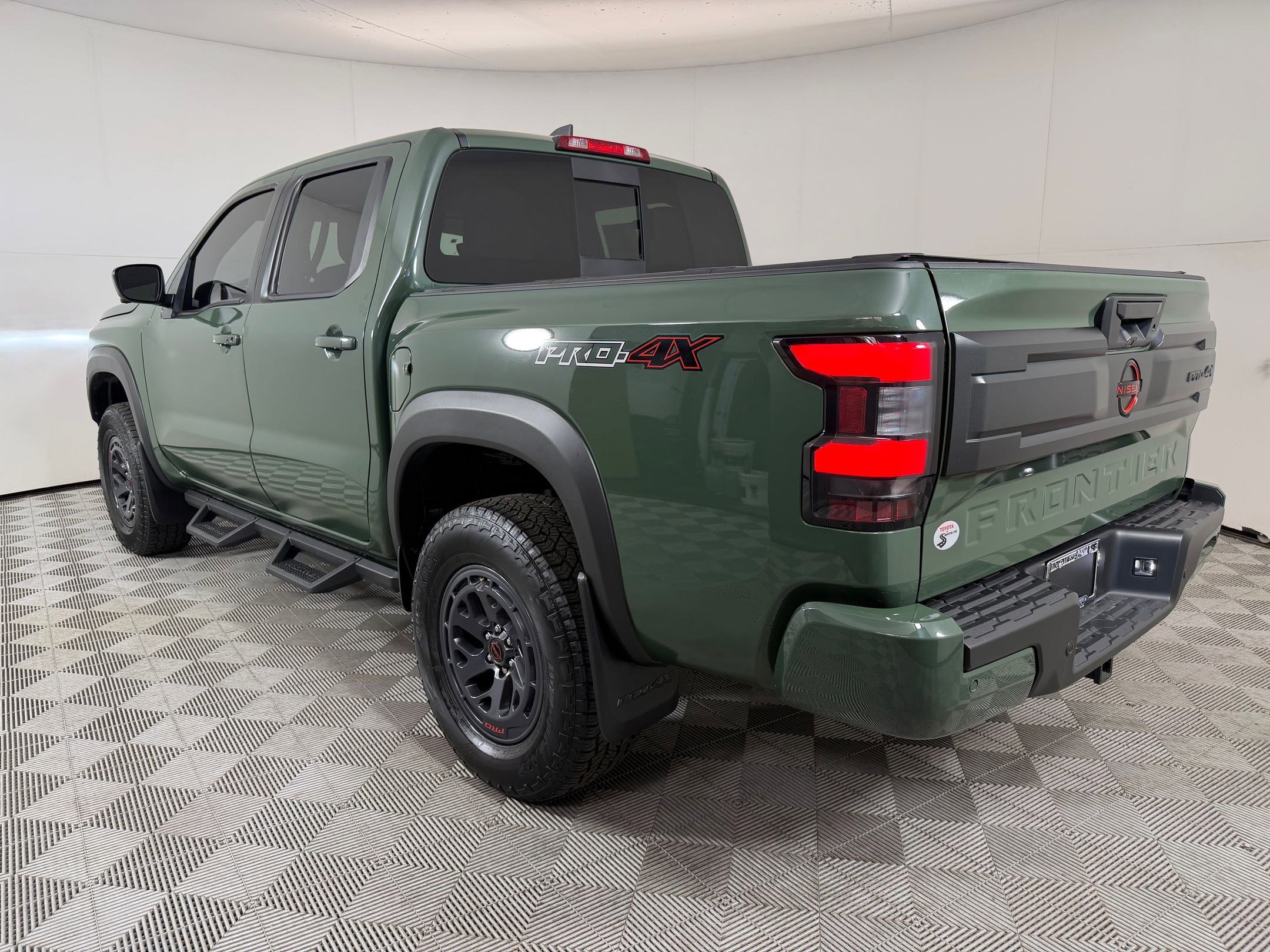 Frontier PRO-4X Crew Cab 4x4 PRO-4X