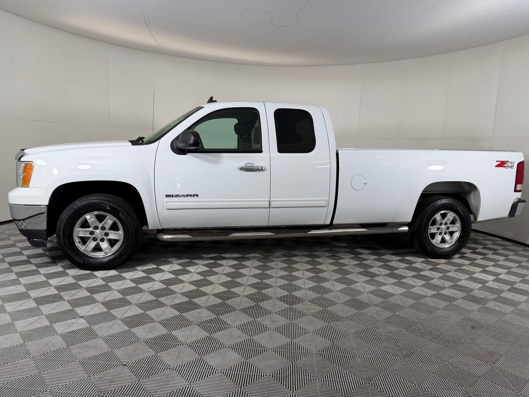 Used 2010 GMC Sierra 1500 SLE with VIN 1GTSKVE09AZ204592 for sale in Santa Fe, NM