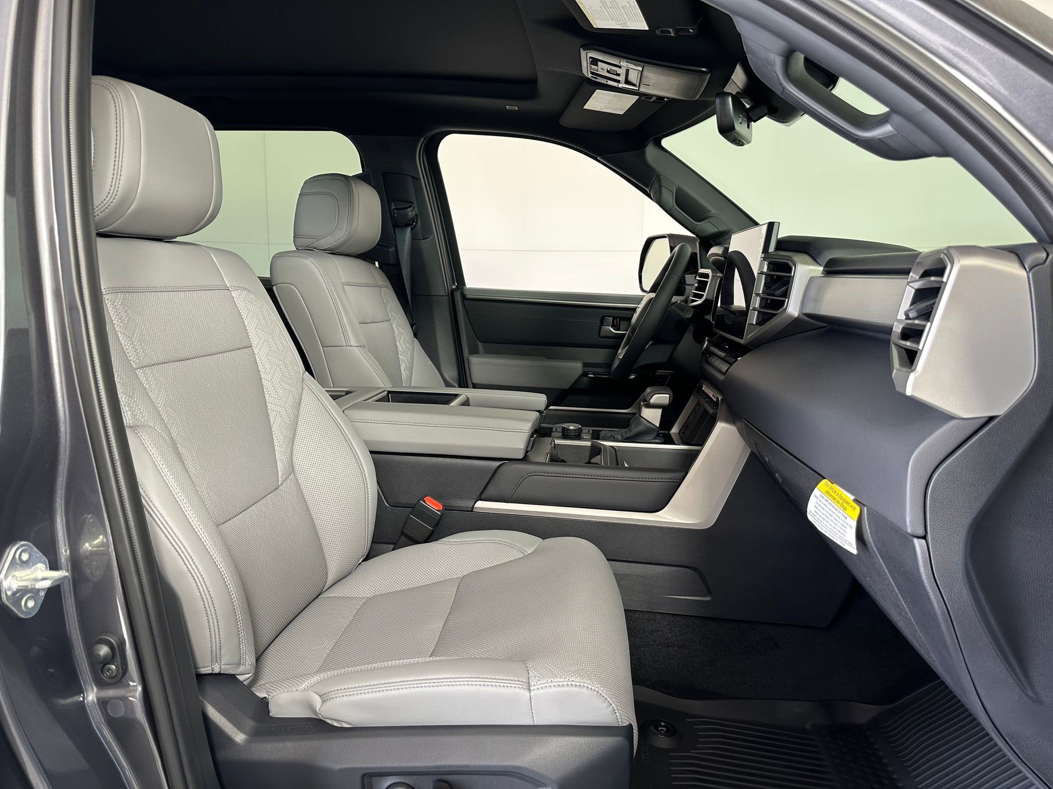 2025 Toyota Tundra Limited - Photo 28