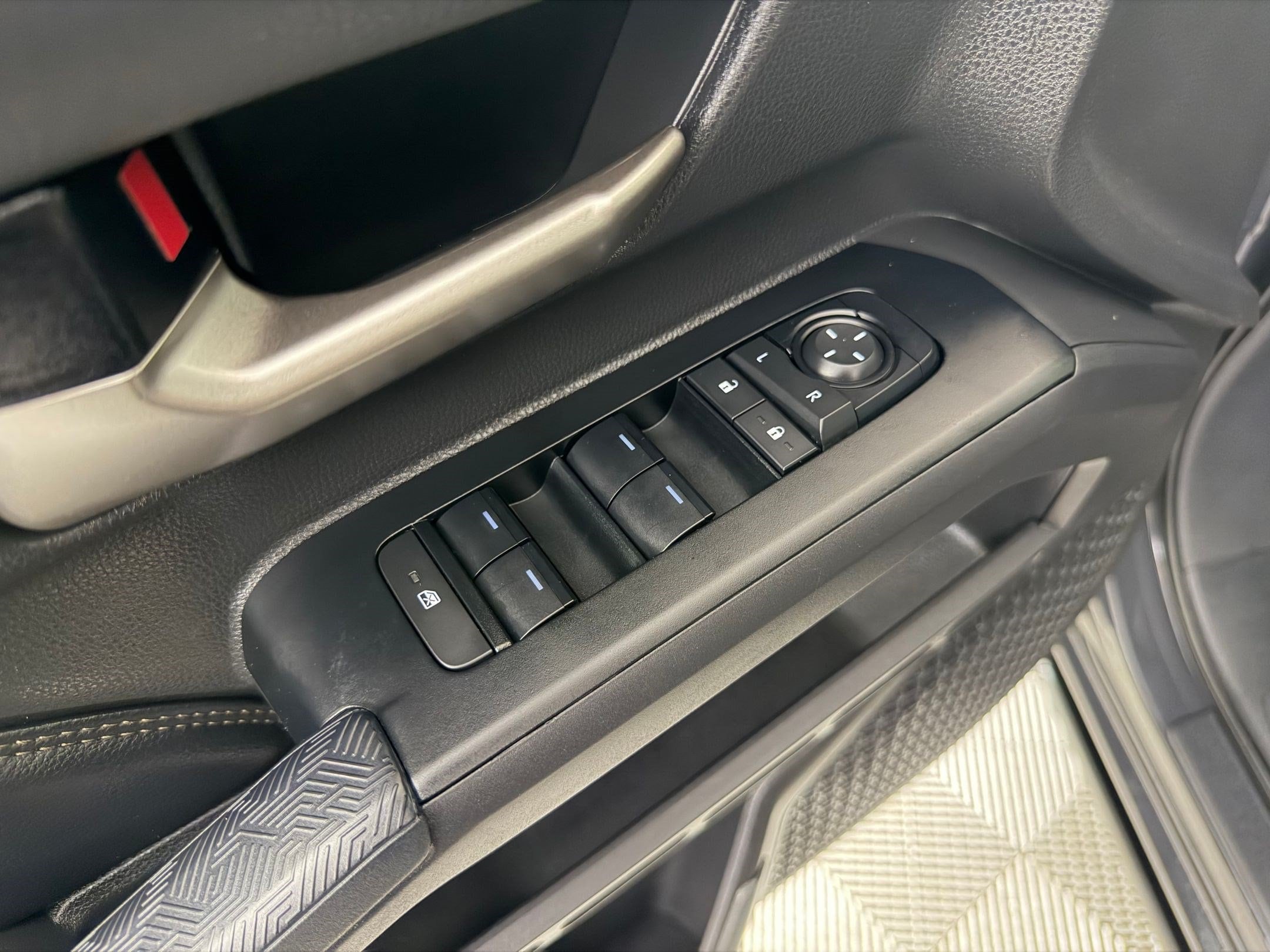 2025 Toyota Tacoma Limited - Photo 14