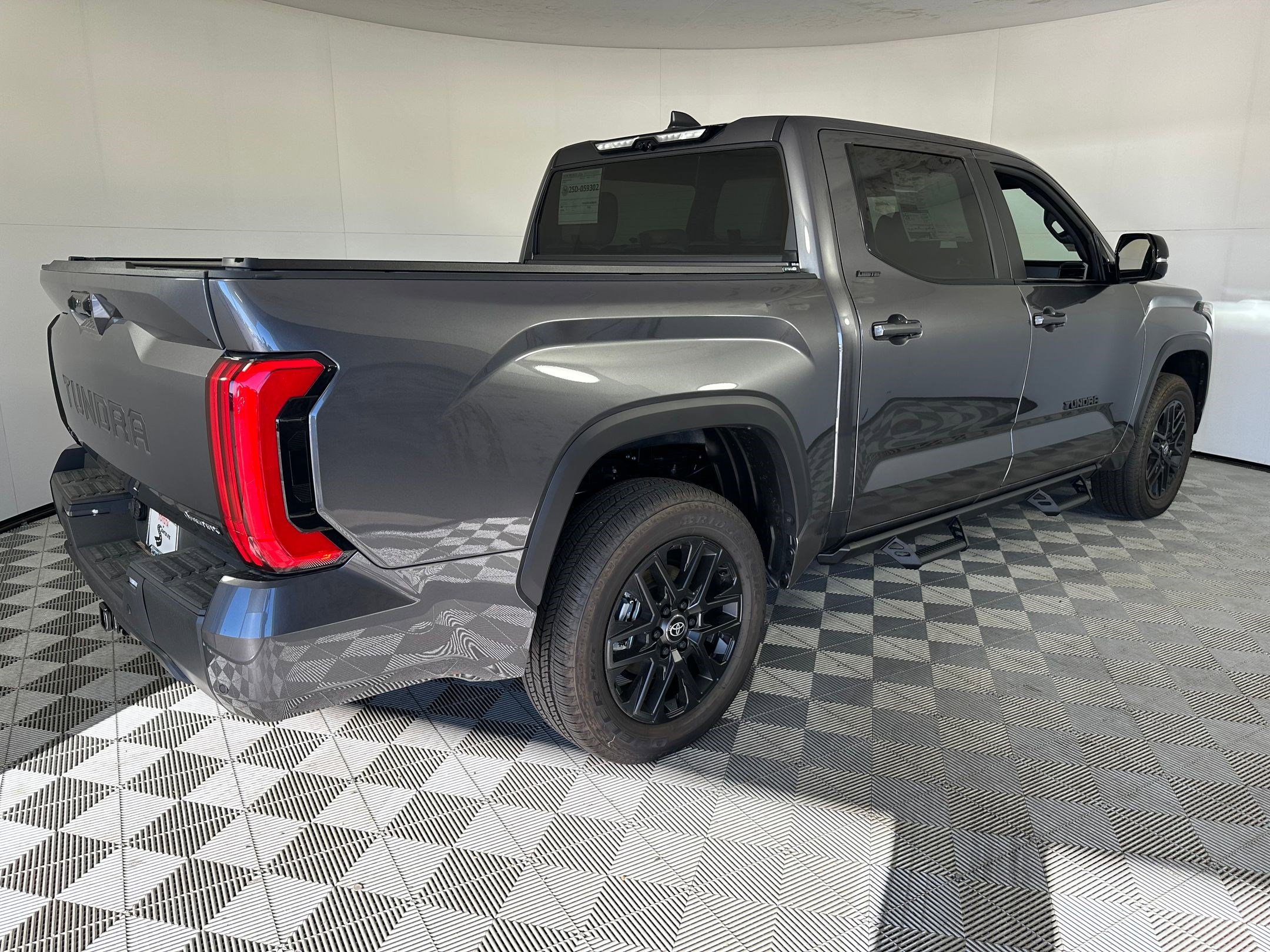 2025 Toyota Tundra Limited - Photo 8