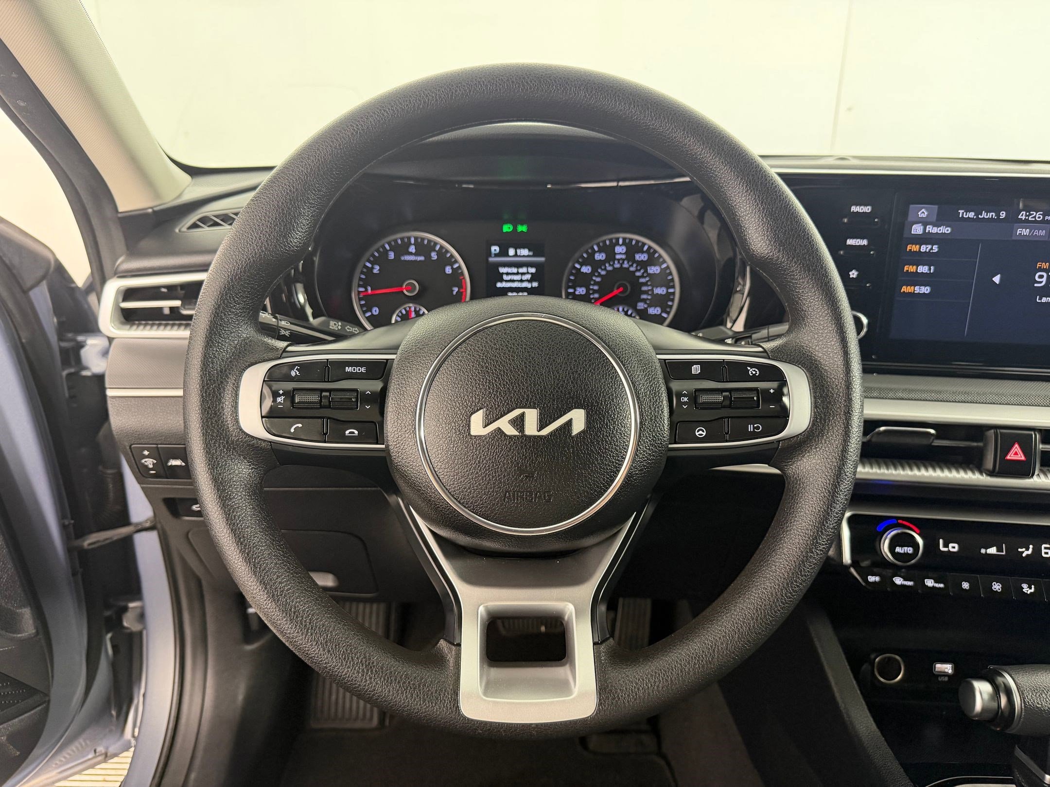 2023 Kia K5 LXS - Photo 14