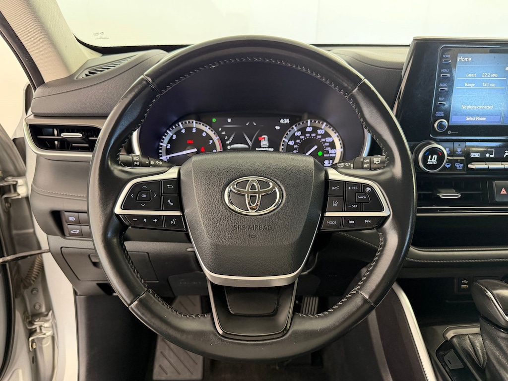 Used 2022 Toyota Highlander XLE XLE FWD