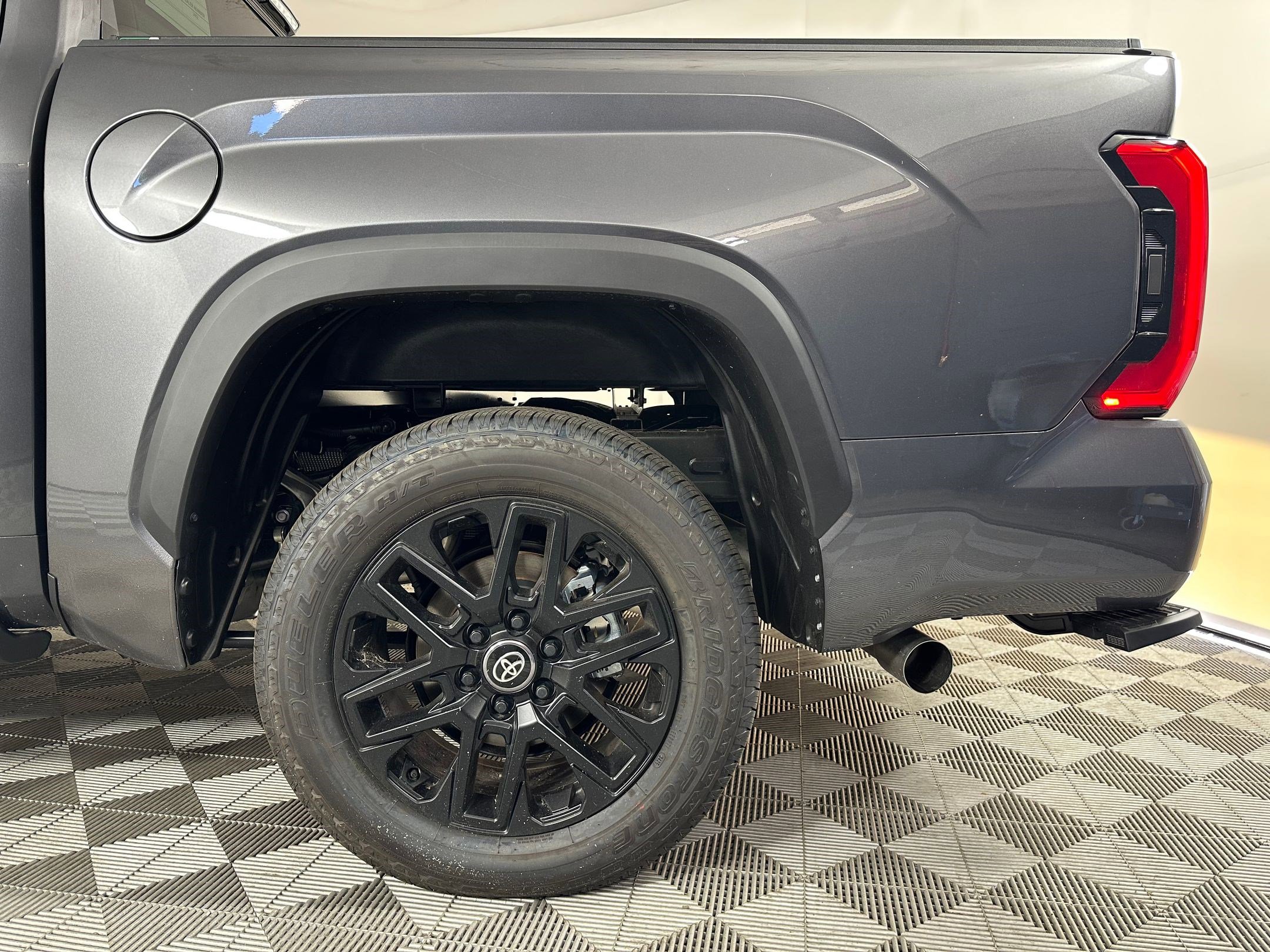 2025 Toyota Tundra Limited - Photo 27
