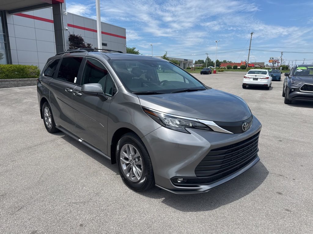 2026 Toyota Sienna XLE 7-Passenger Hybrid AWD's photo