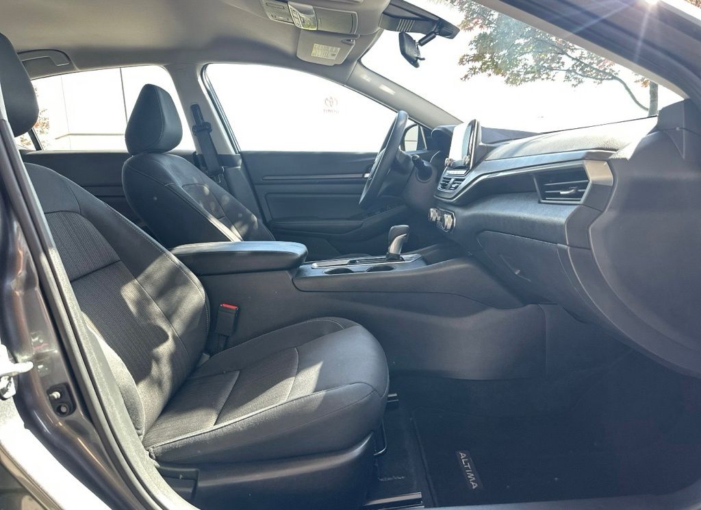 2025 Nissan Altima SV - Photo 12