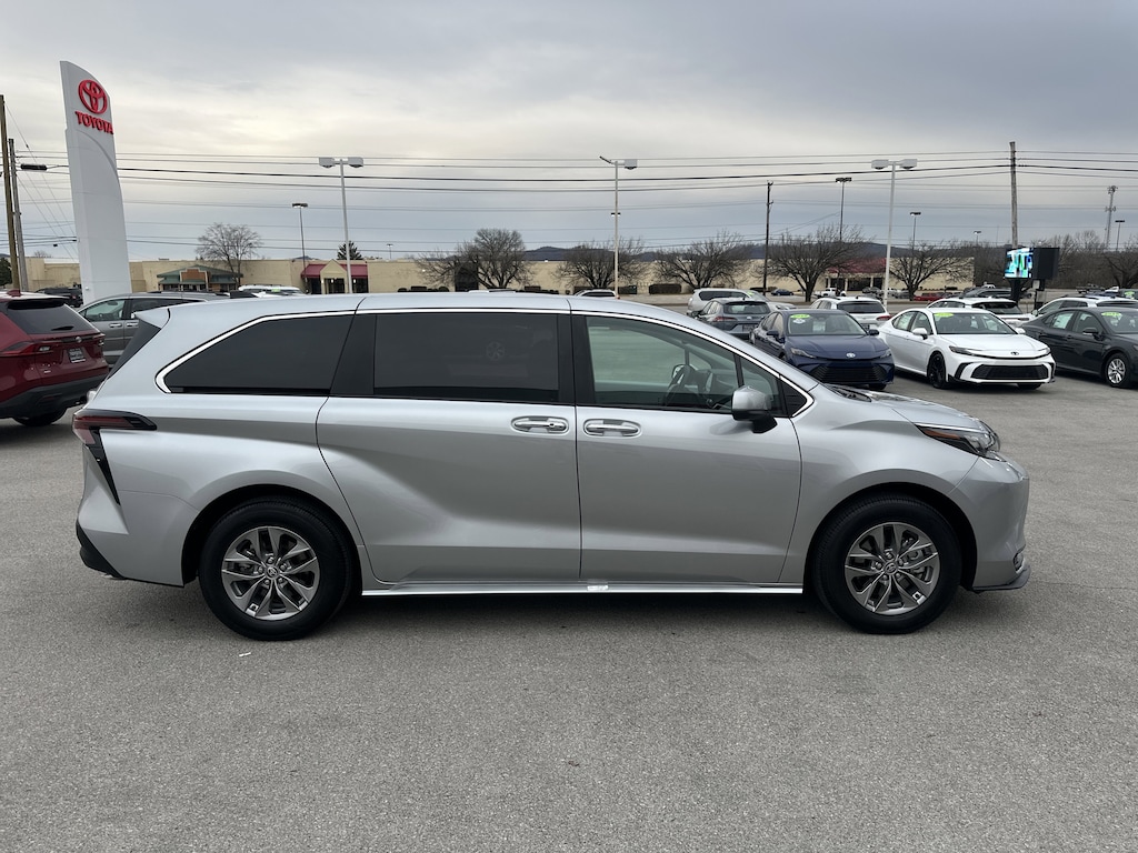 Used 2025 Toyota Sienna XLE 8 Passenger Van Passenger Van