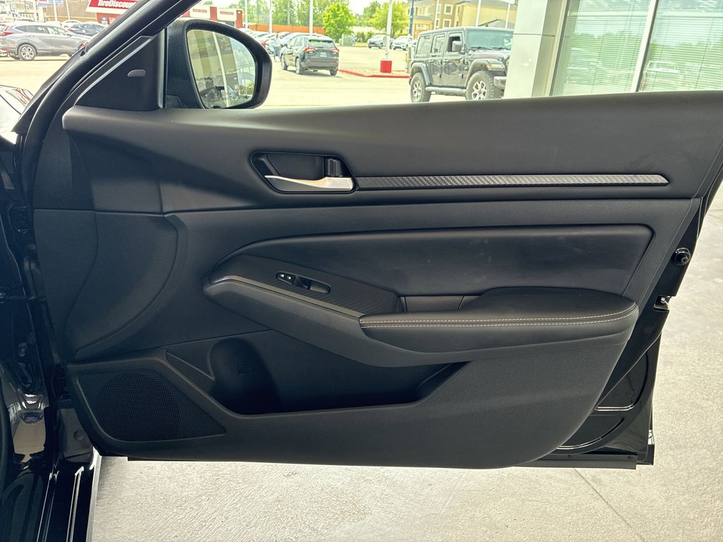 2025 Nissan Altima SV - Photo 6