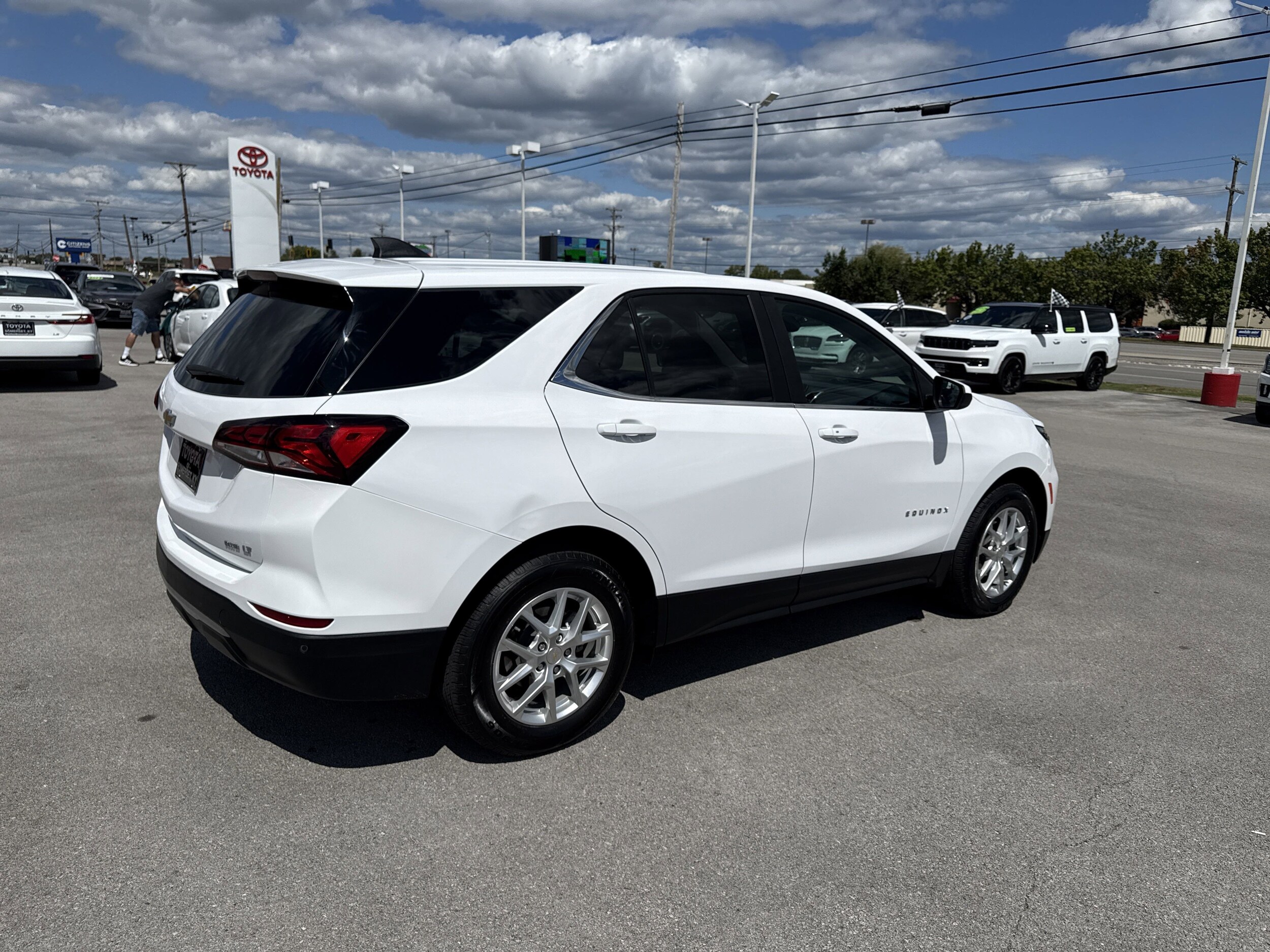 2022 Chevrolet Equinox photo 2