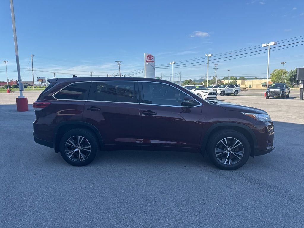 Used 2017 Toyota Highlander LE Plus V6 SUV