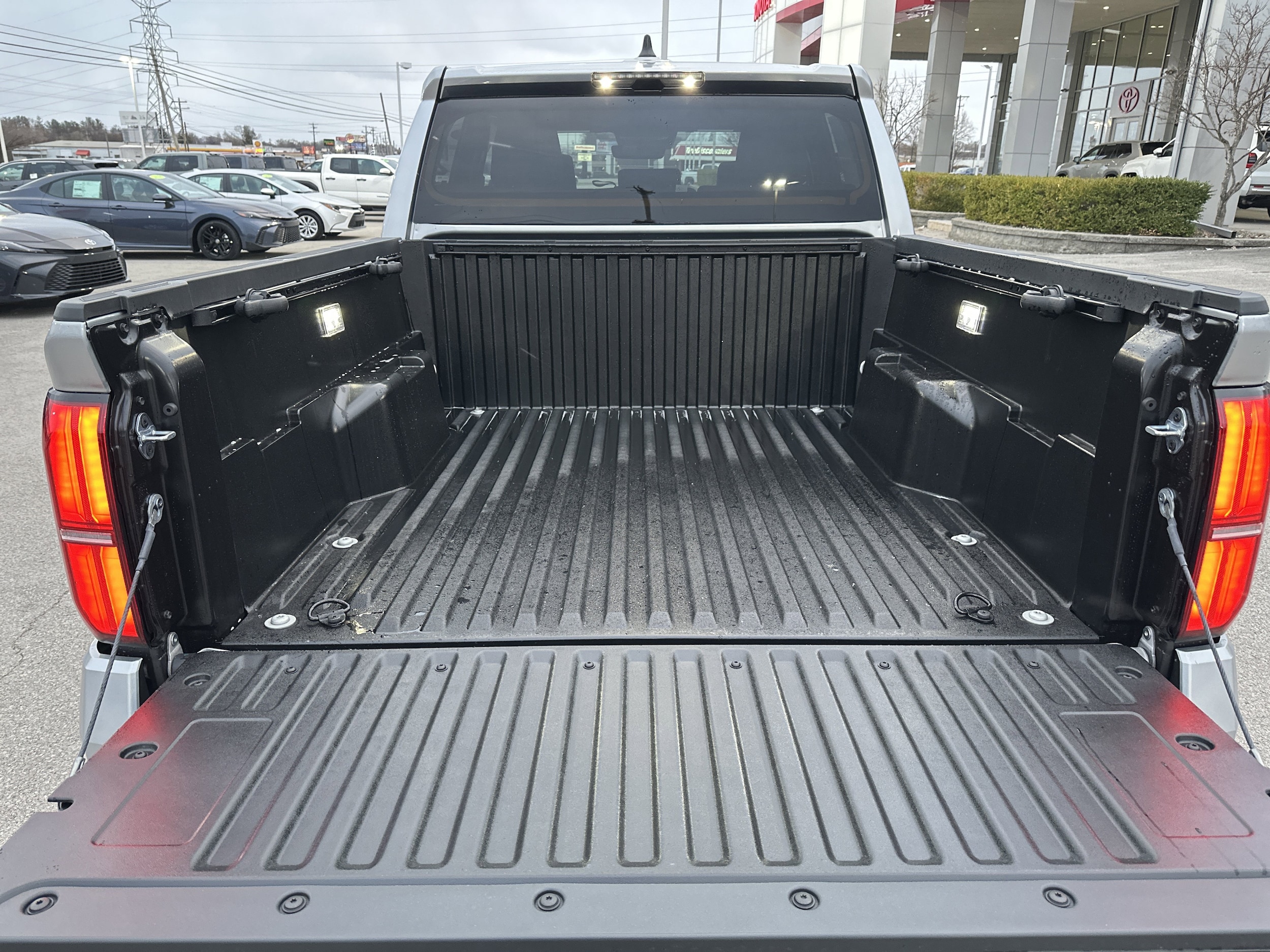 2025 Toyota Tacoma SR5 - Photo 17