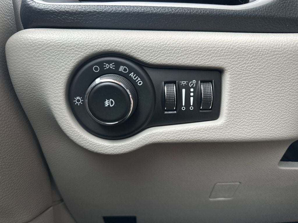 2023 Chrysler Pacifica Hybrid Touring L - Photo 24