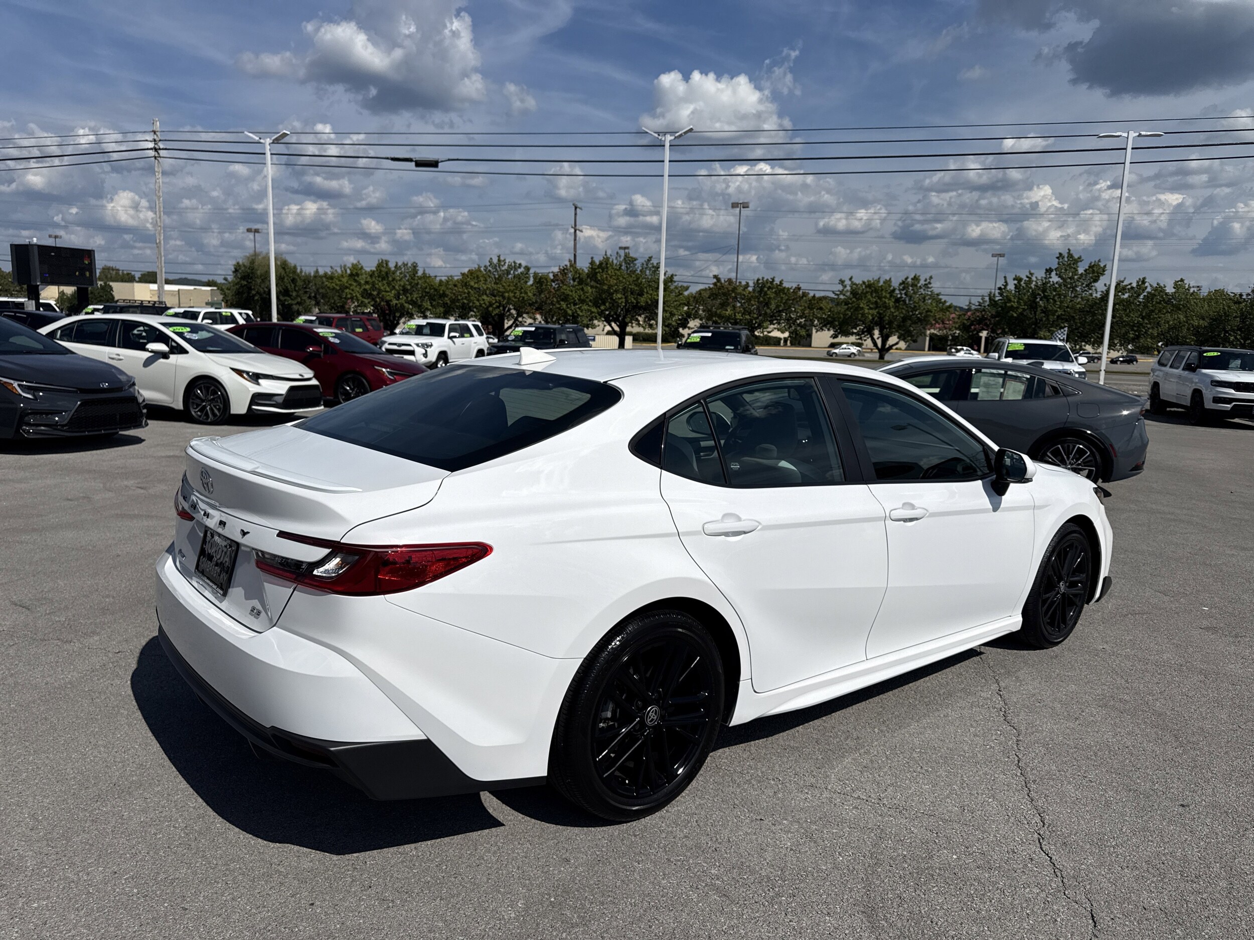 2025 Toyota Camry SE photo 3