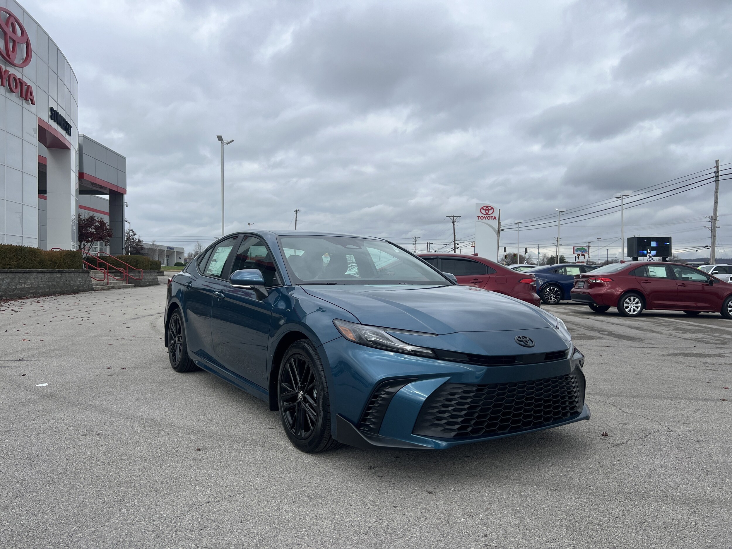 2026 Toyota Camry SE photo 3