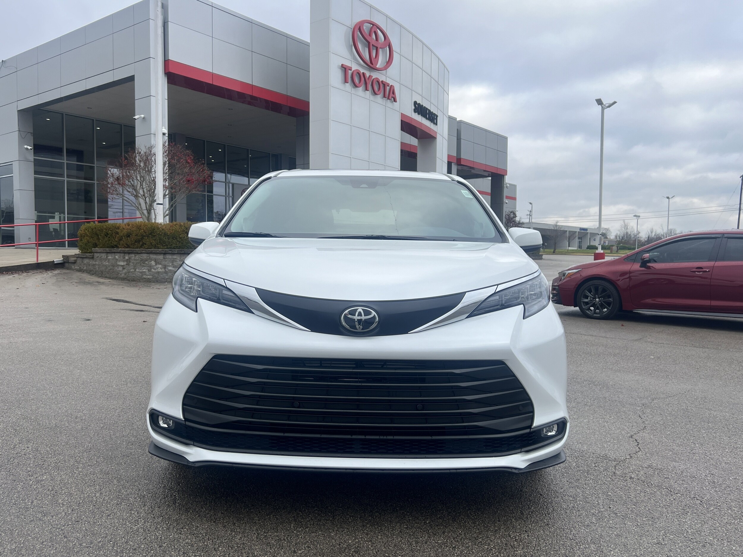 2026 Toyota Sienna XLE photo 2