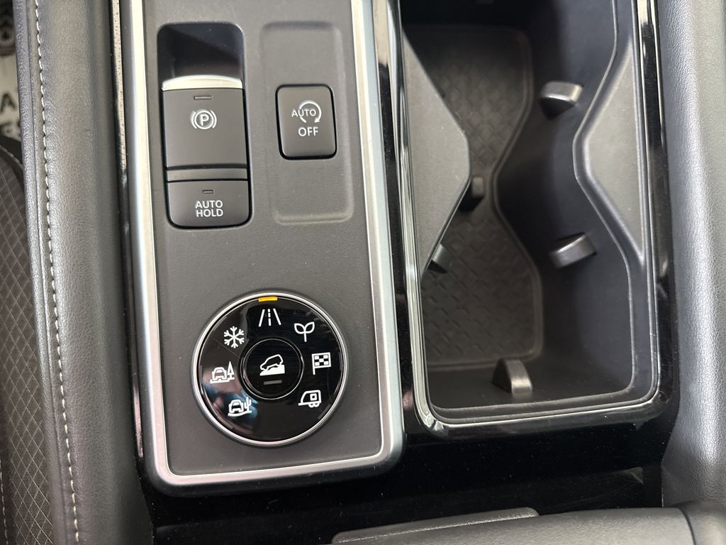 2025 Nissan Pathfinder SV - Photo 24