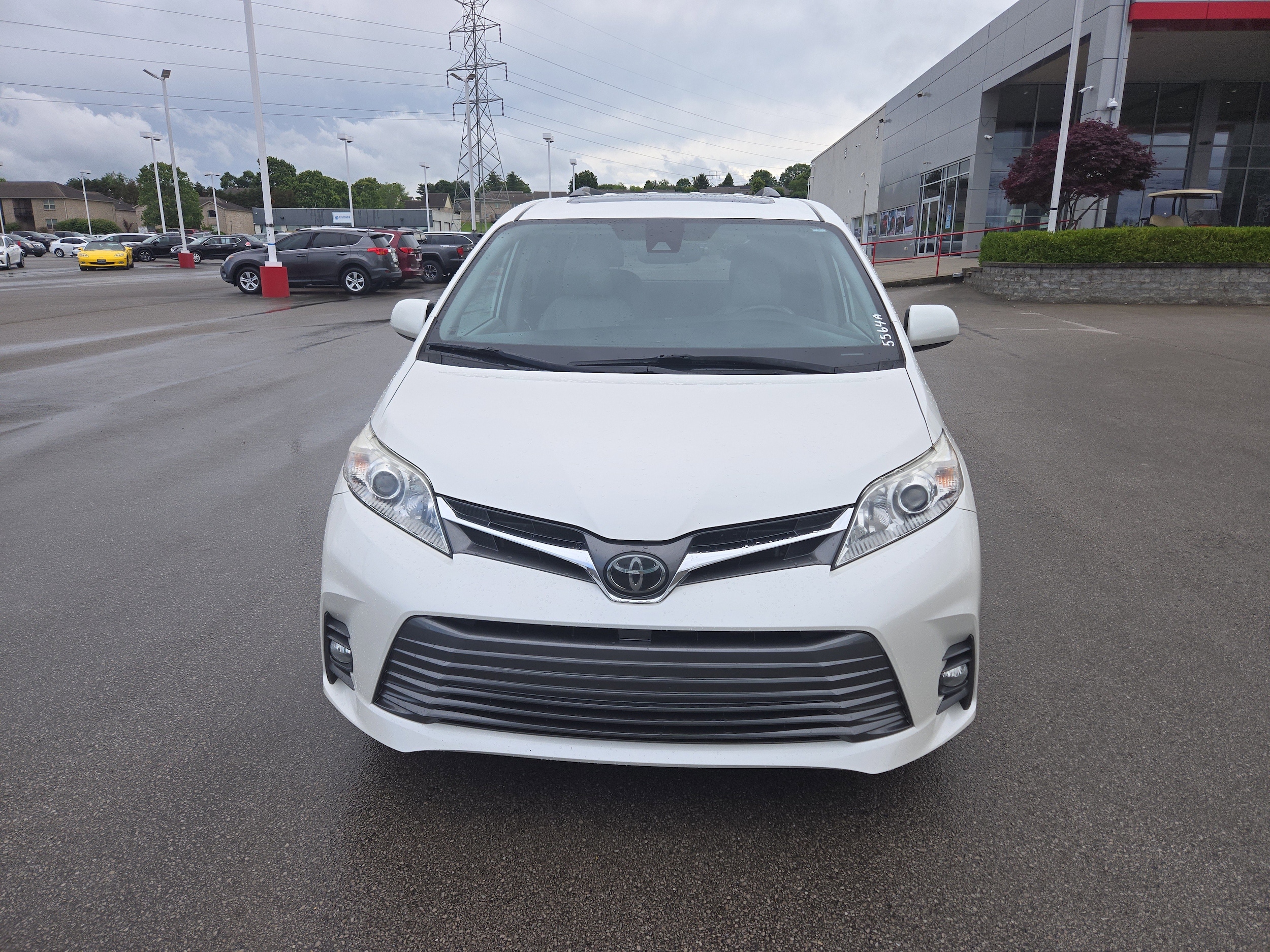 Certified 2020 Toyota Sienna XLE with VIN 5TDDZ3DC8LS239116 for sale in Somerset, KY