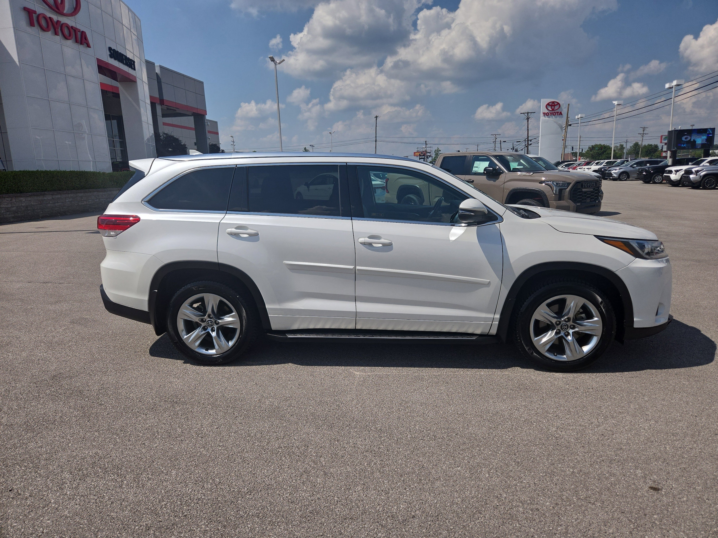 Used 2018 Toyota Highlander Limited with VIN 5TDDZRFH3JS875144 for sale in Somerset, KY