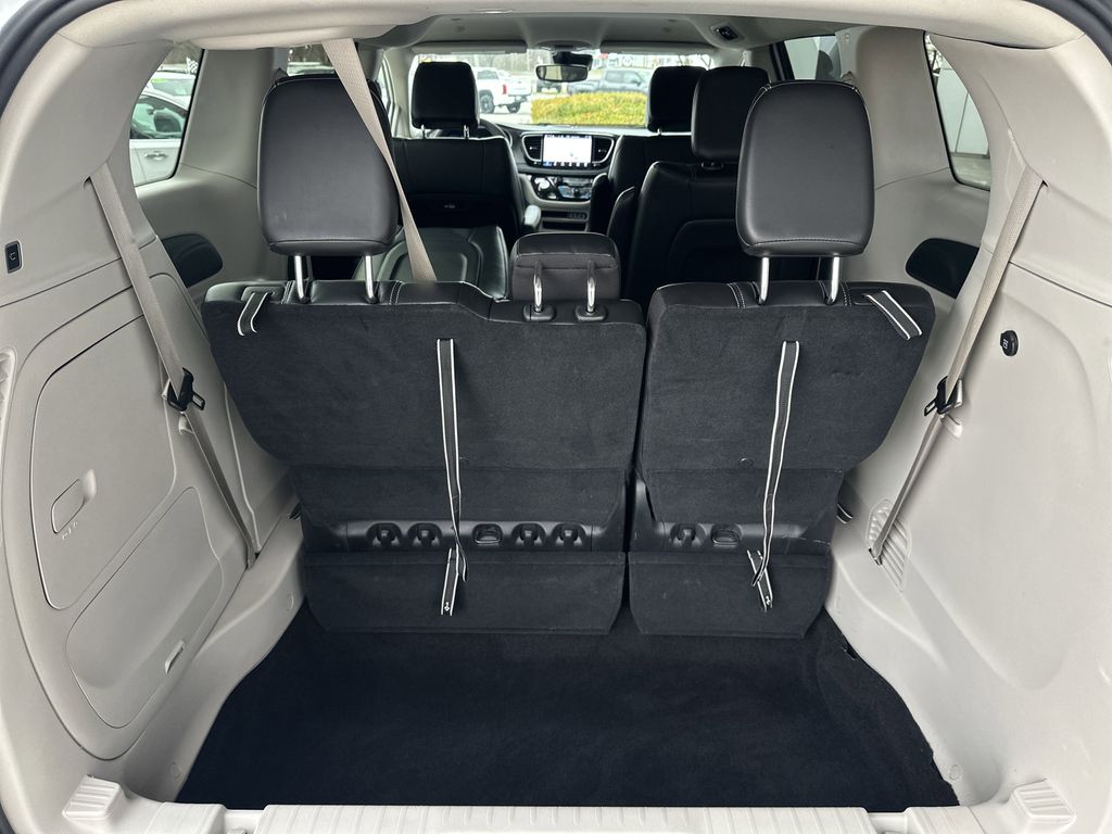 2023 Chrysler Pacifica Hybrid Touring L - Photo 17