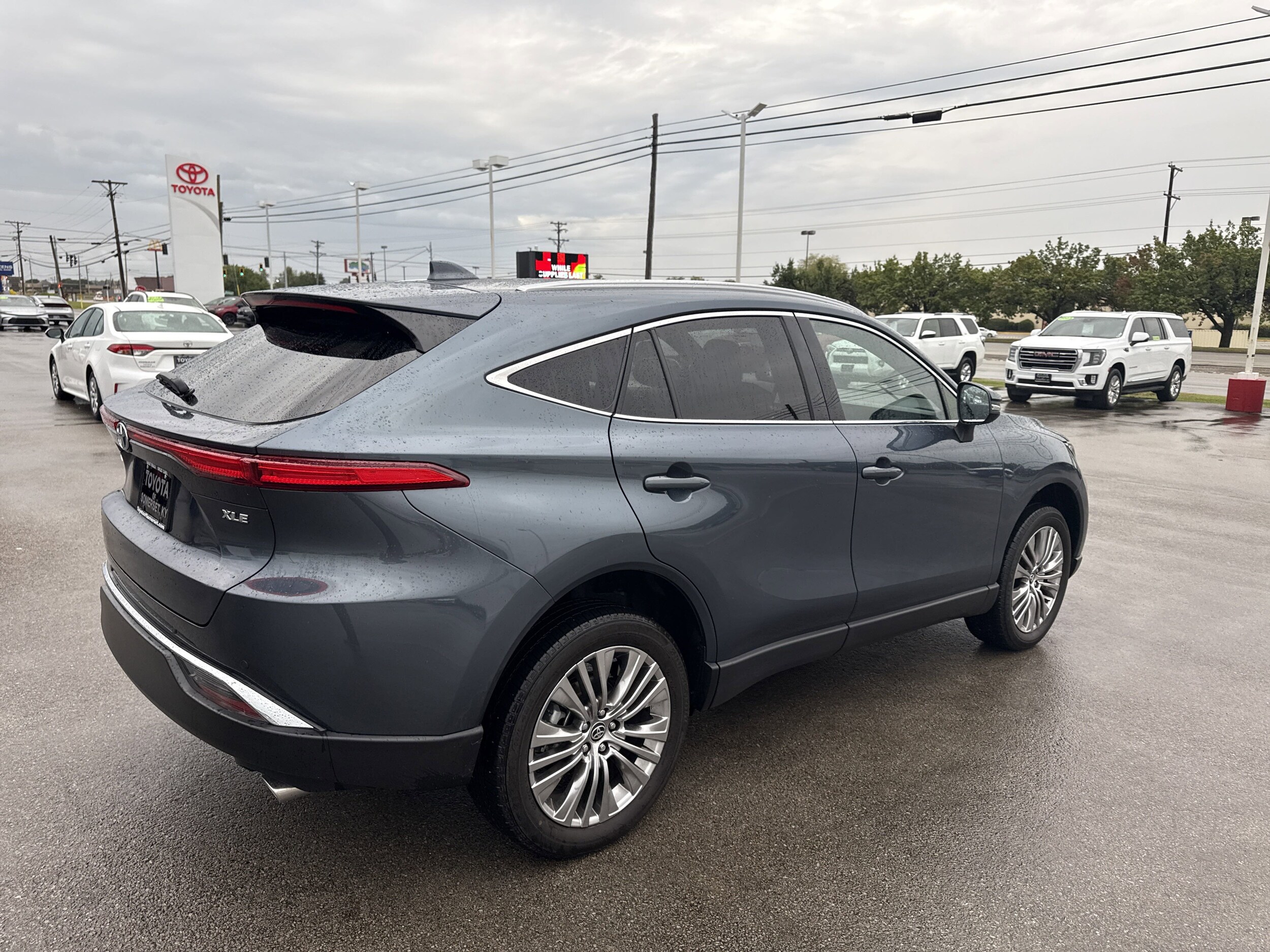 2023 Toyota Venza XLE photo 4