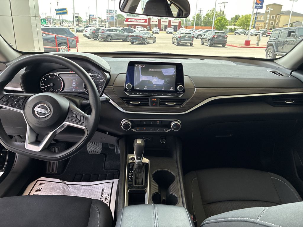 2025 Nissan Altima SV - Photo 23