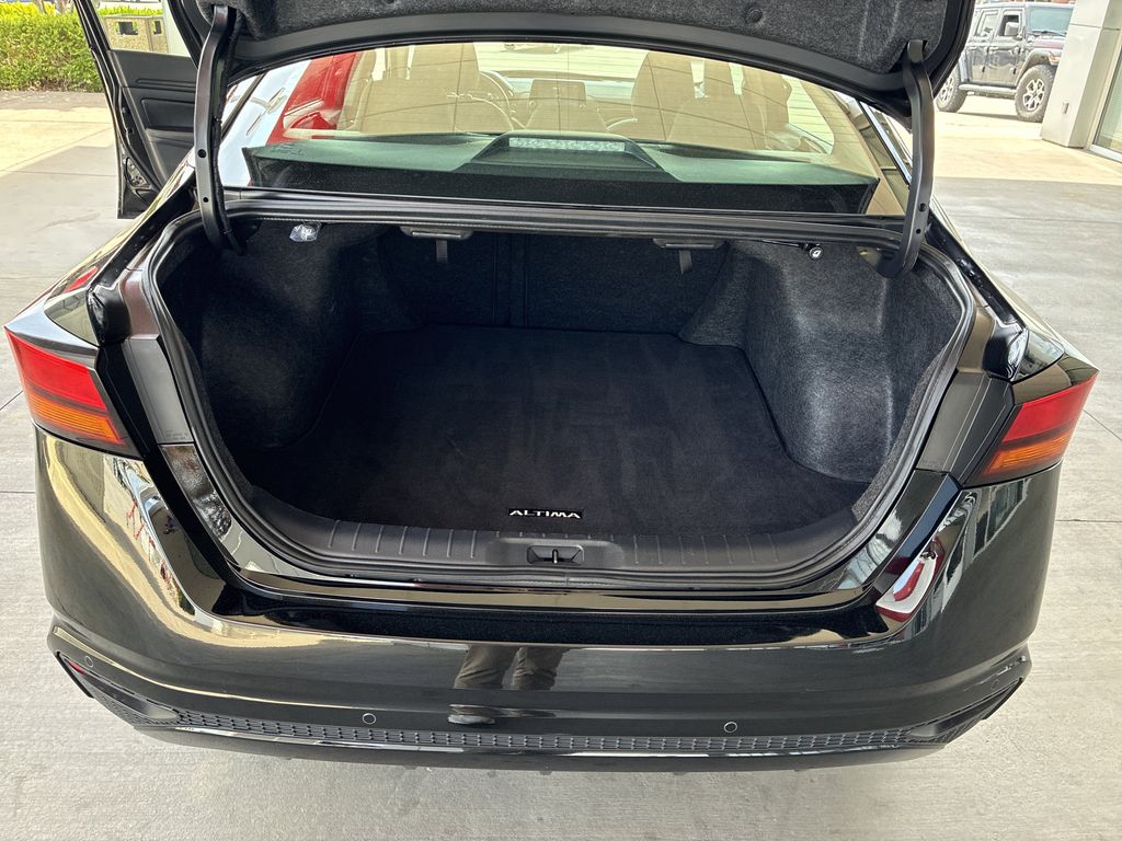 2025 Nissan Altima SV - Photo 8